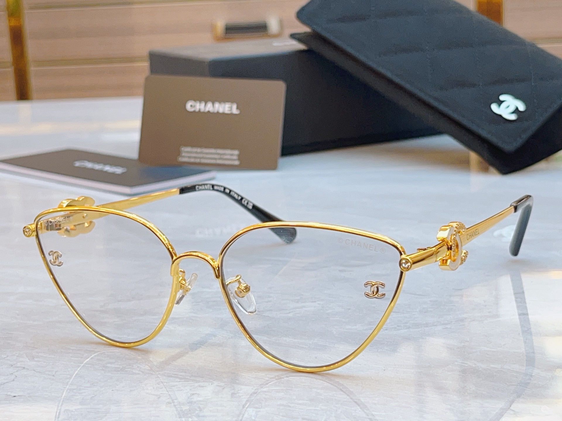 ，【CHANE*】香奈儿新款太阳镜🕶️🕶️，MODEL：CH8831，SIZE：57口17-145