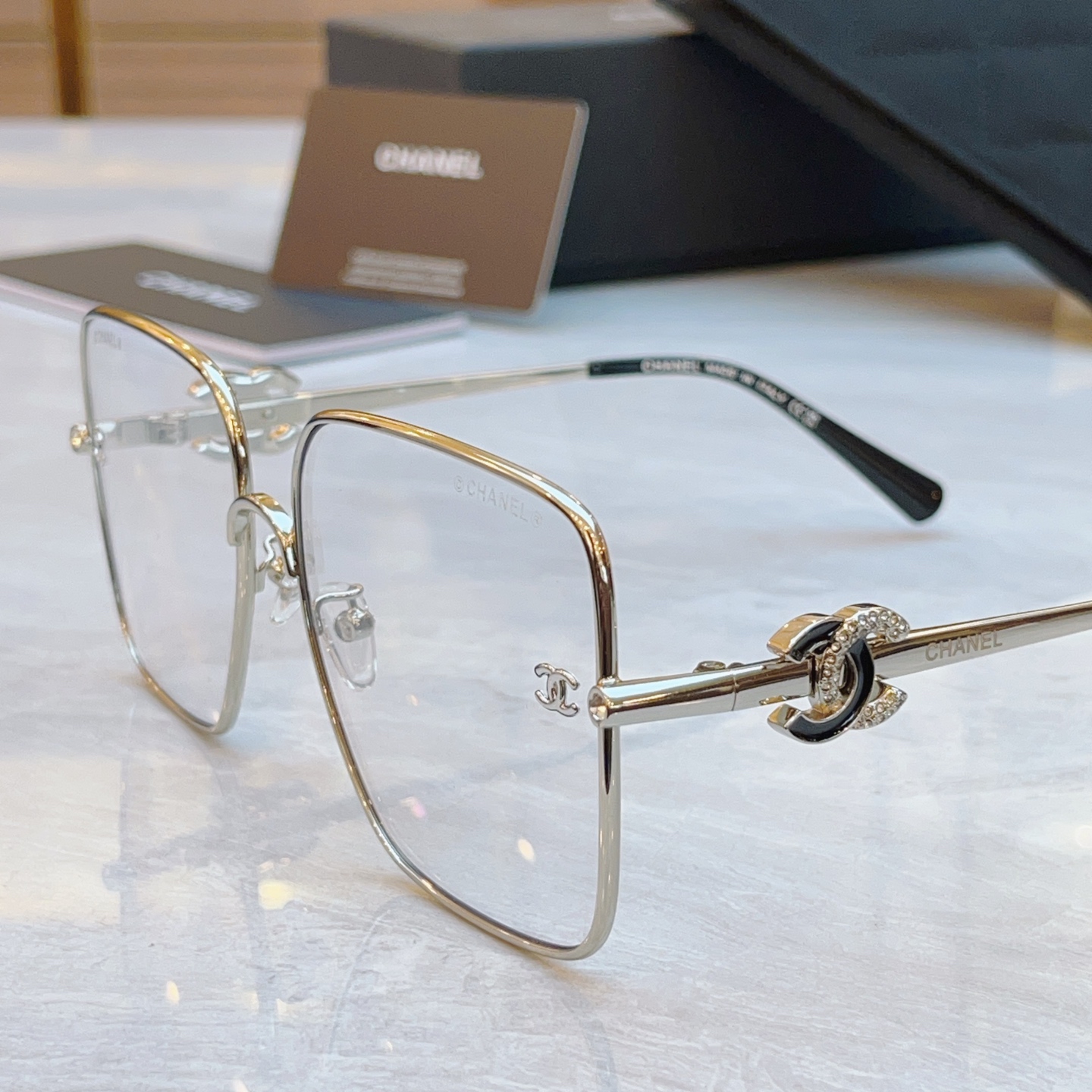 ，【CHANE*】香奈儿新款太阳镜🕶️🕶️，MODEL：CH8830，SIZE：60口17-145