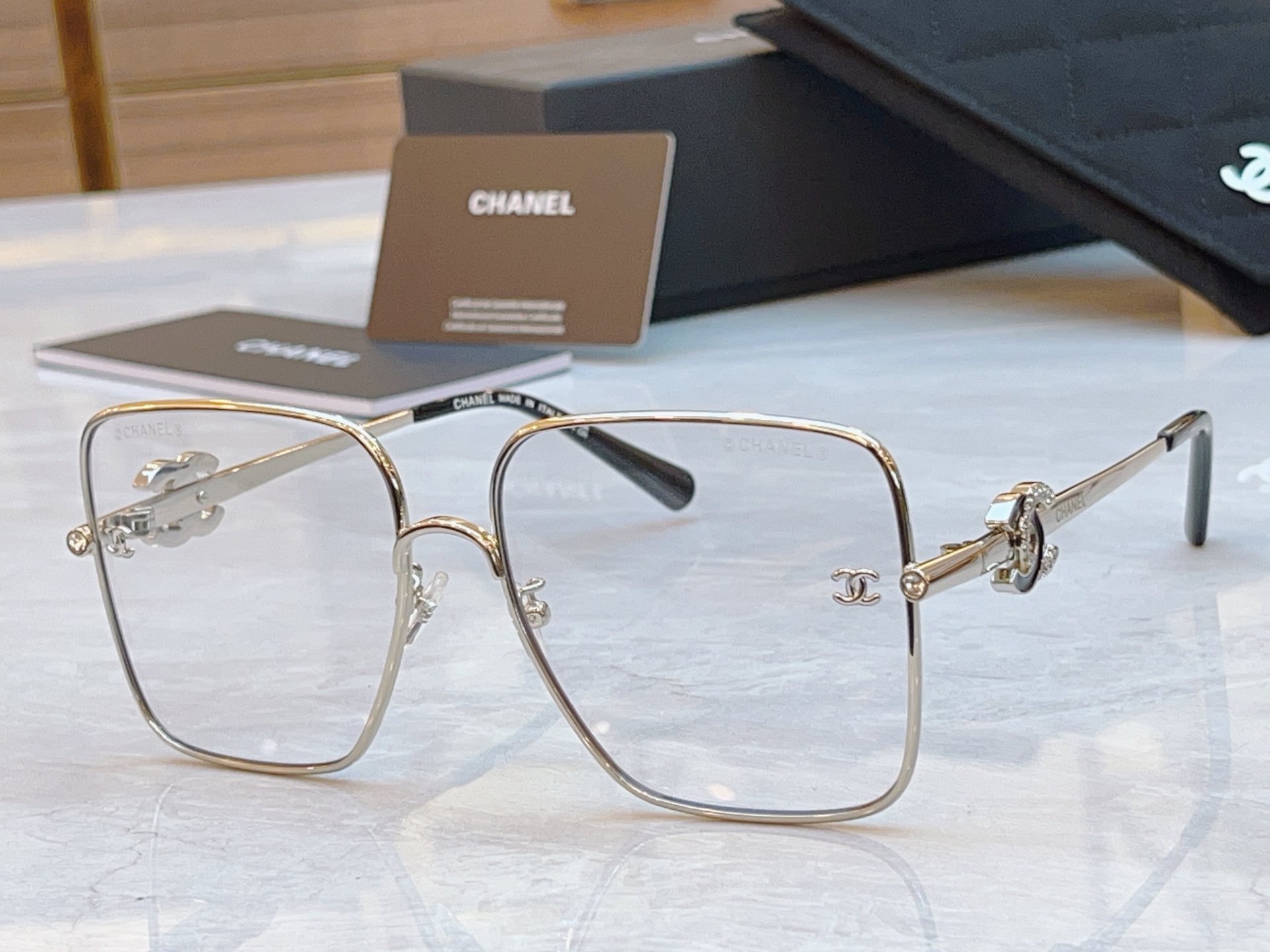 ，【CHANE*】香奈儿新款太阳镜🕶️🕶️，MODEL：CH8830，SIZE：60口17-145