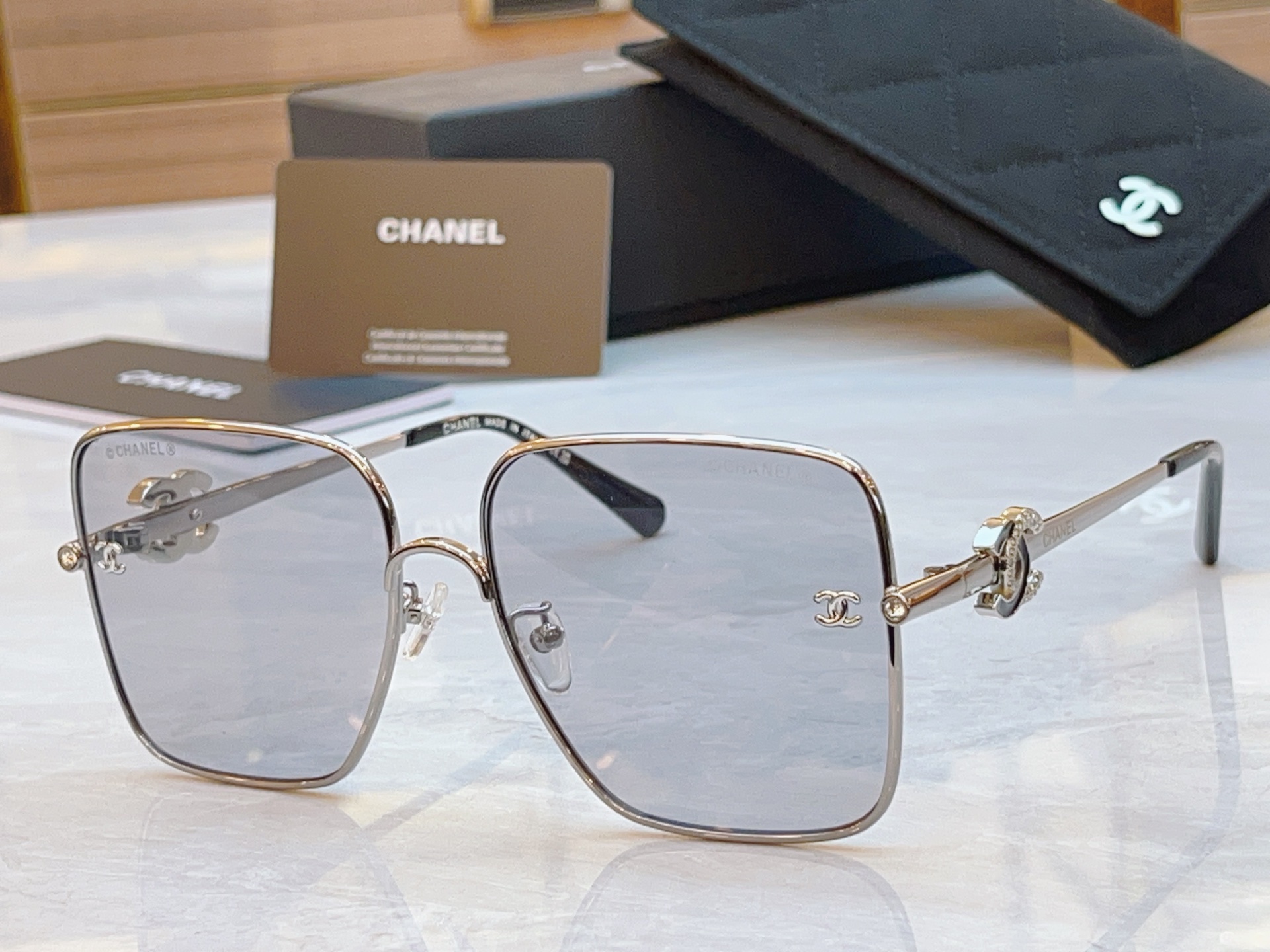 ，【CHANE*】香奈儿新款太阳镜🕶️🕶️，MODEL：CH8830，SIZE：60口17-145