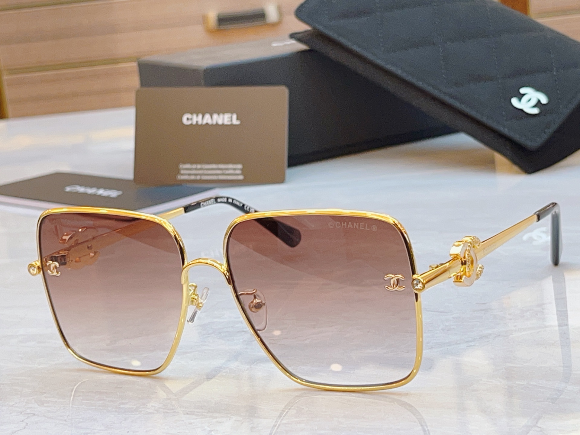 ，【CHANE*】香奈儿新款太阳镜🕶️🕶️，MODEL：CH8830，SIZE：60口17-145