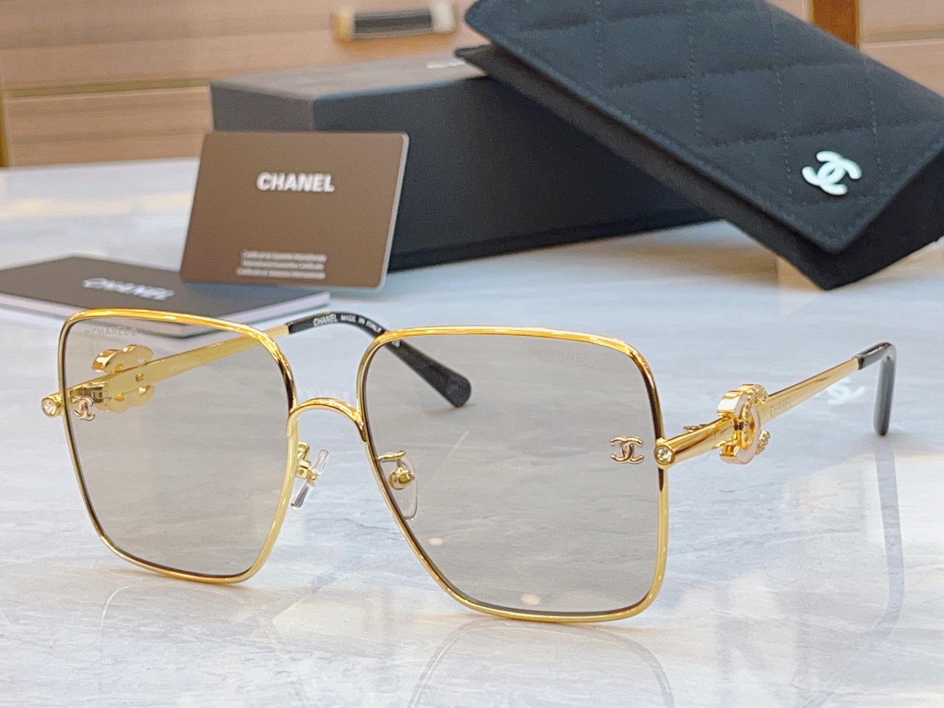 ，【CHANE*】香奈儿新款太阳镜🕶️🕶️，MODEL：CH8830，SIZE：60口17-145