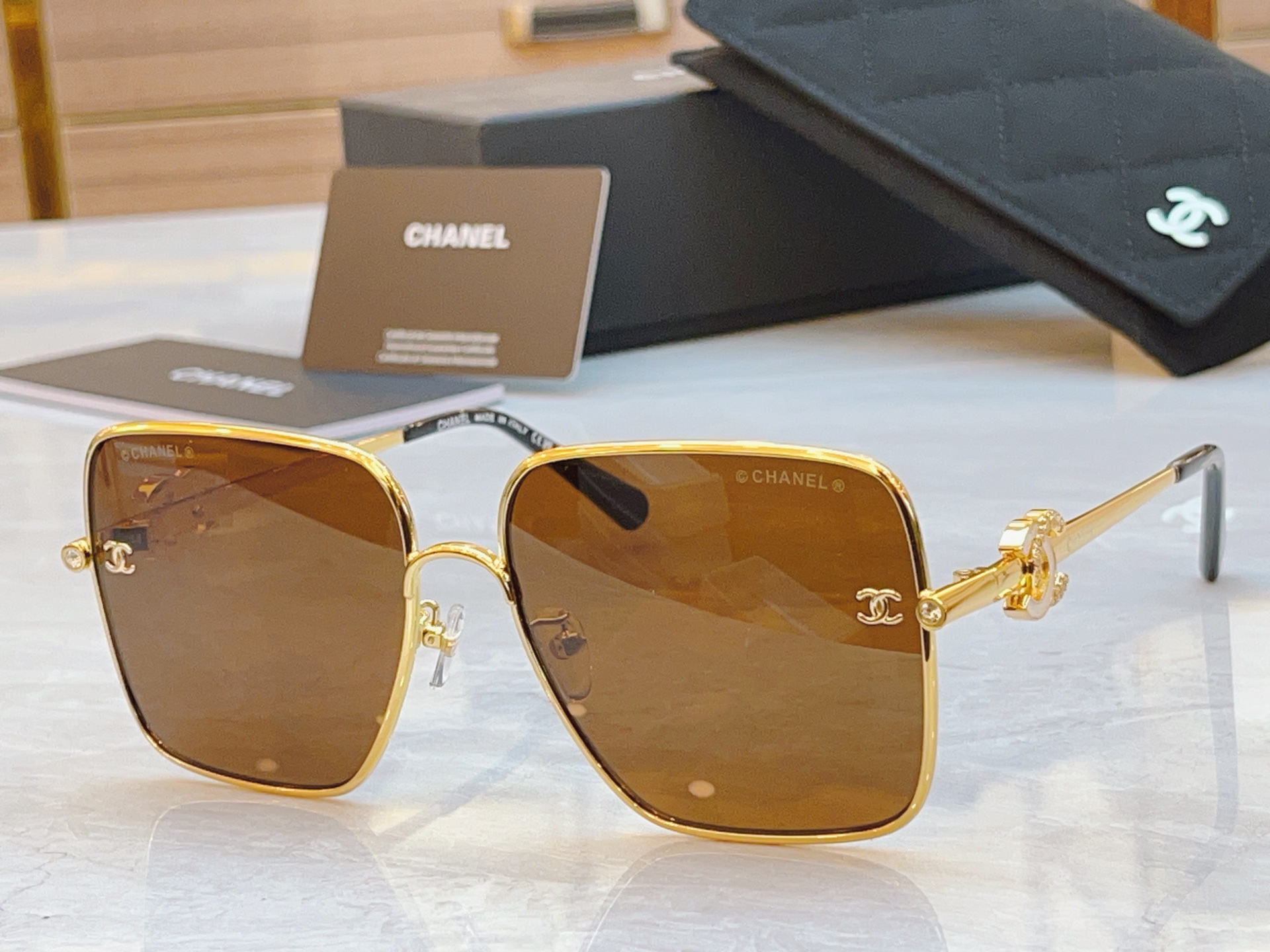 ，【CHANE*】香奈儿新款太阳镜🕶️🕶️，MODEL：CH8830，SIZE：60口17-145
