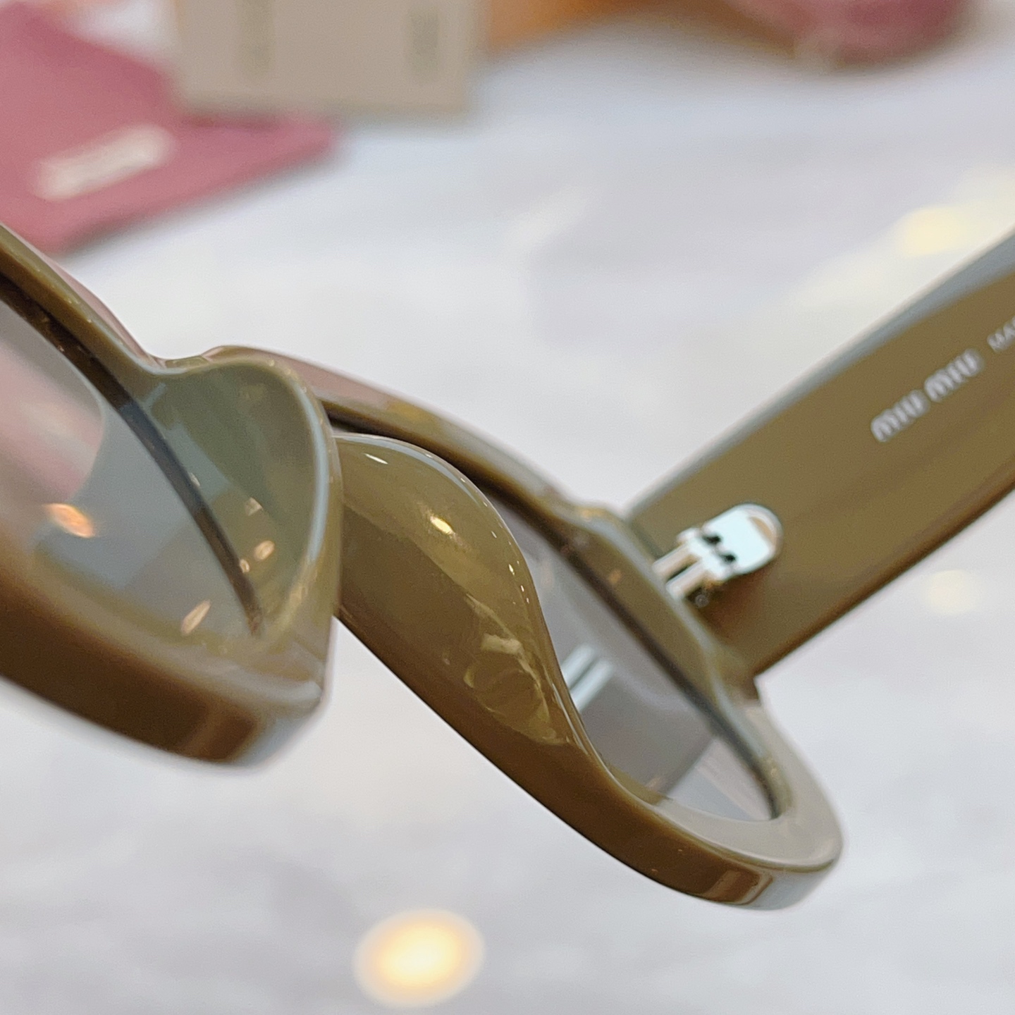 ，【MIUMI*】缪*缪新款太阳镜🕶️，ModSMU 084Z，SIZE55口18-135