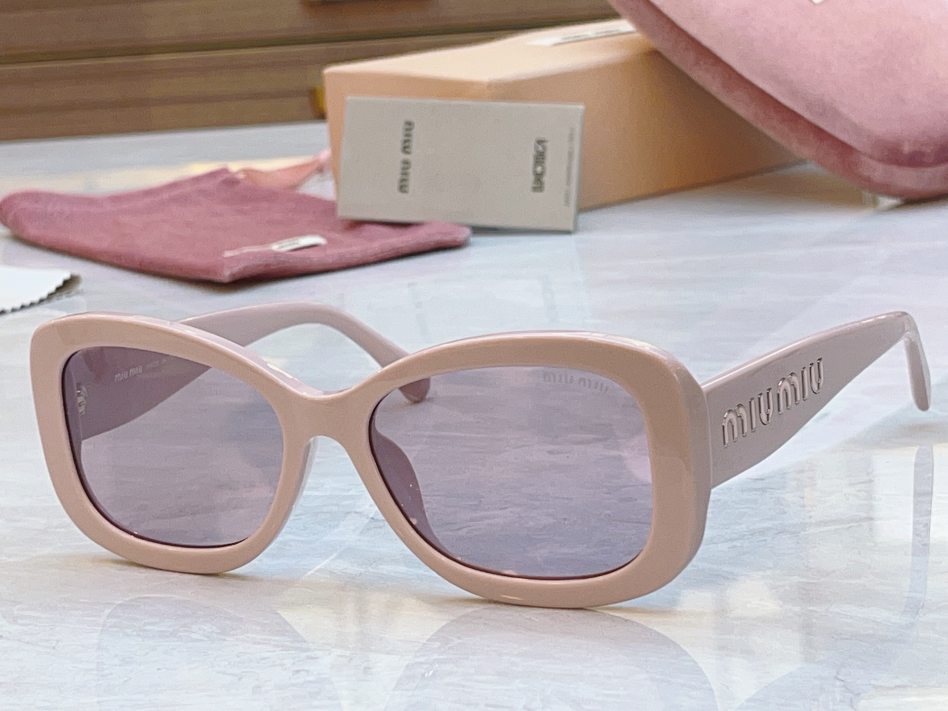，【MIUMI*】缪*缪新款太阳镜🕶️，ModSMU 084Z，SIZE55口18-135