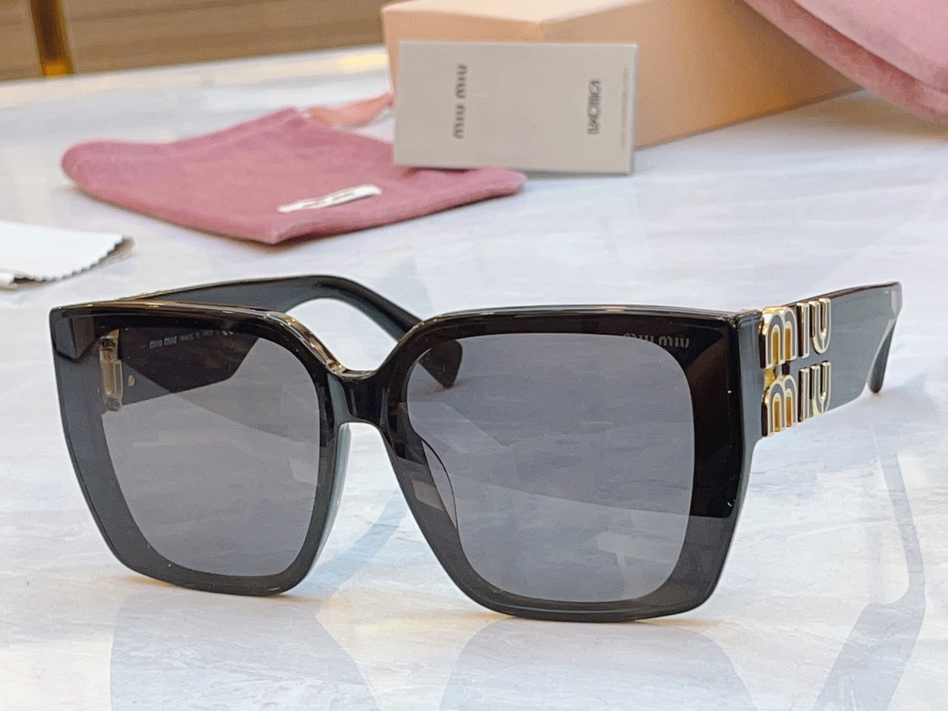 ，【MIUMI*】缪*缪新款太阳镜🕶️，ModSMU 081Z，SIZE56口18-135