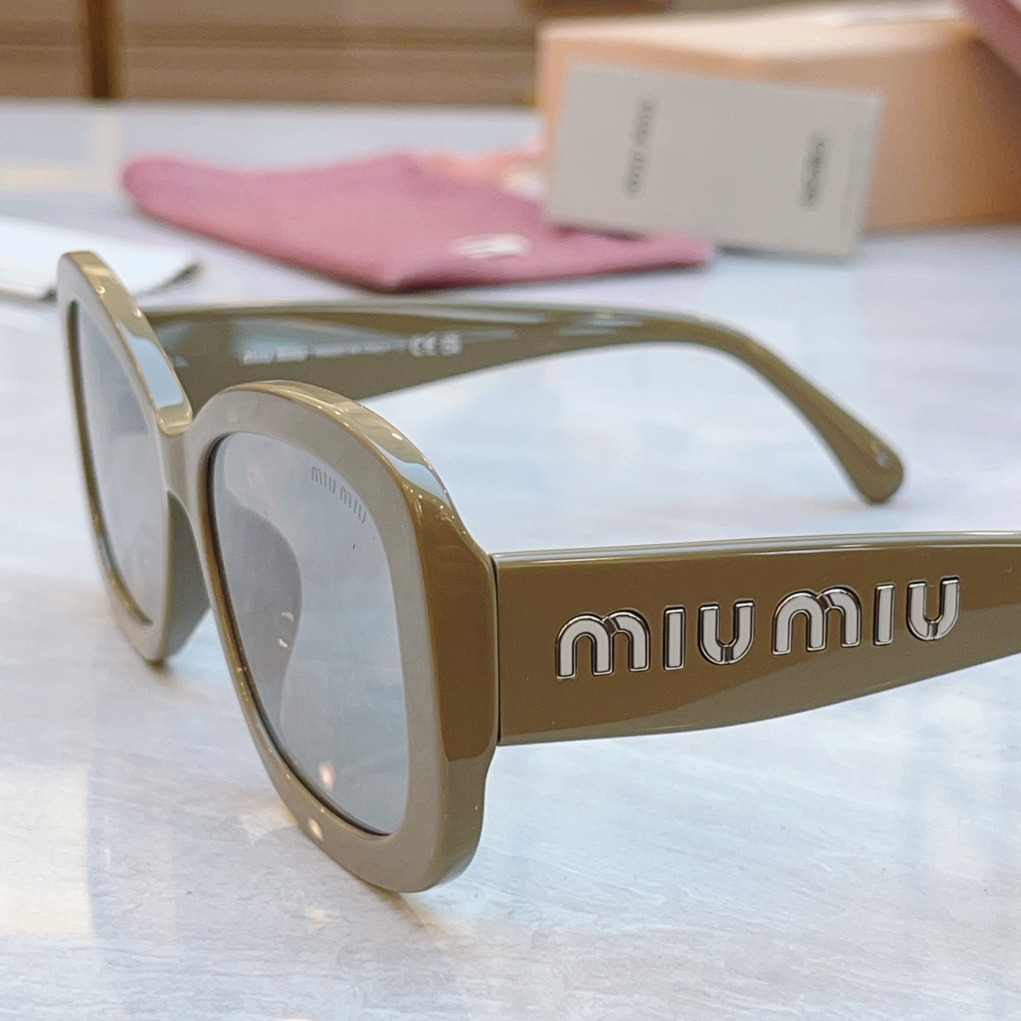 ，【MIUMI*】缪*缪新款太阳镜🕶️，ModSMU 084Z，SIZE55口18-135