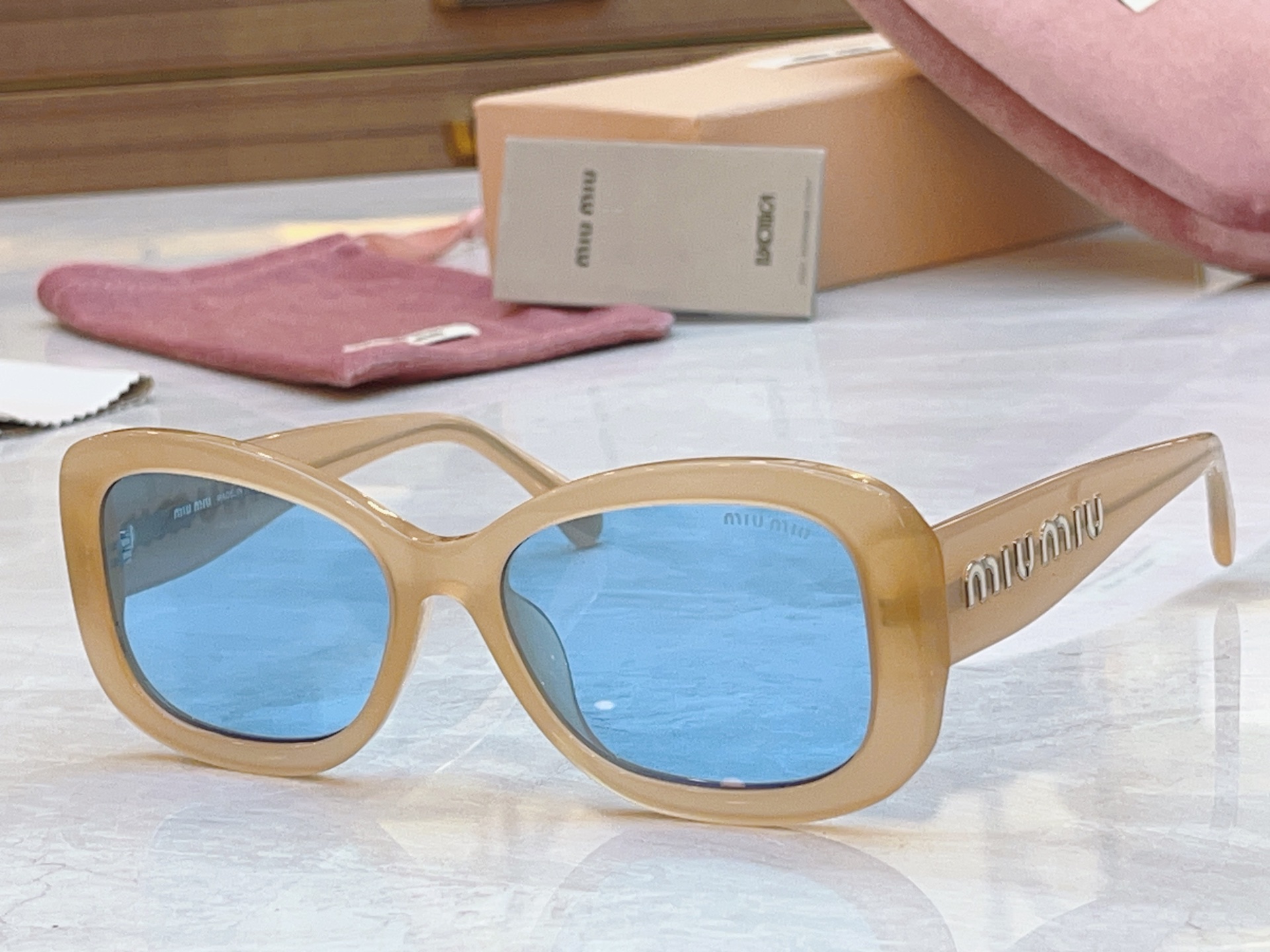 ，【MIUMI*】缪*缪新款太阳镜🕶️，ModSMU 084Z，SIZE55口18-135