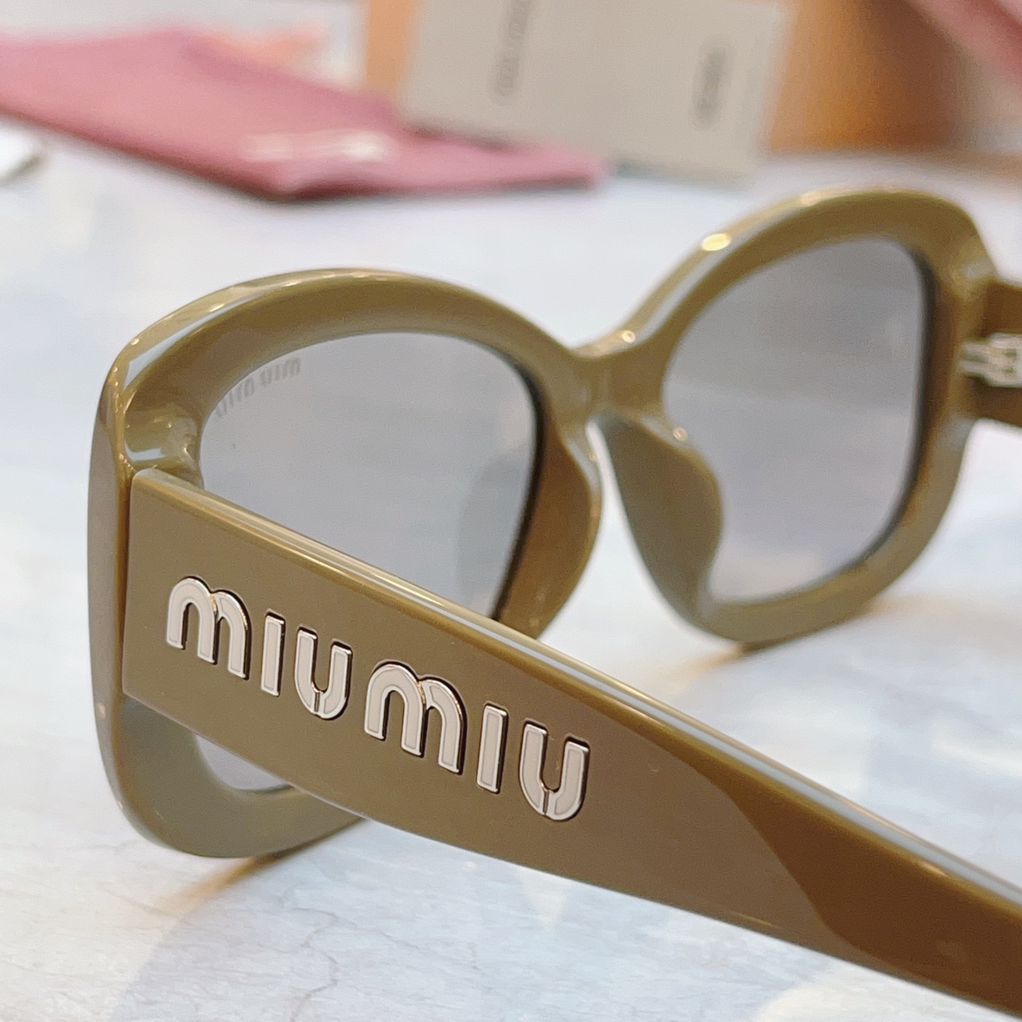 ，【MIUMI*】缪*缪新款太阳镜🕶️，ModSMU 084Z，SIZE55口18-135