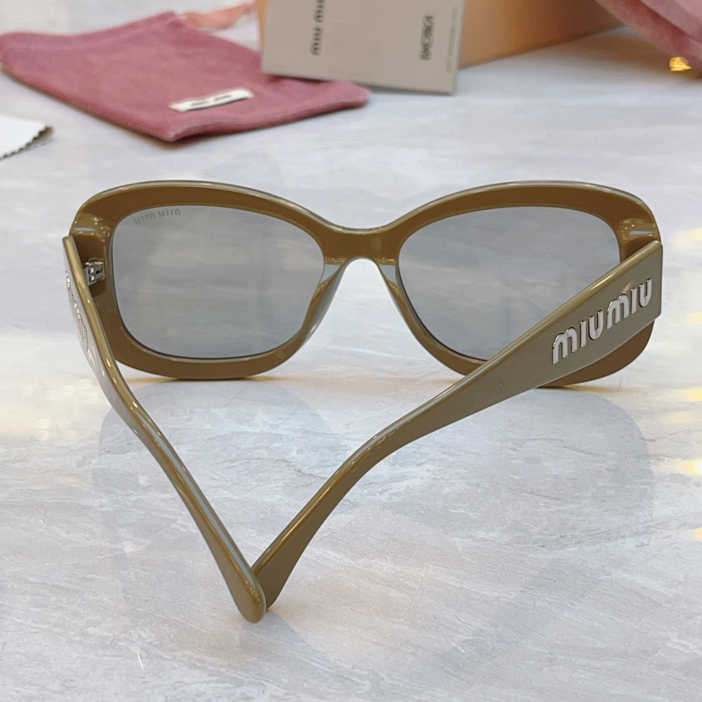 ，【MIUMI*】缪*缪新款太阳镜🕶️，ModSMU 084Z，SIZE55口18-135