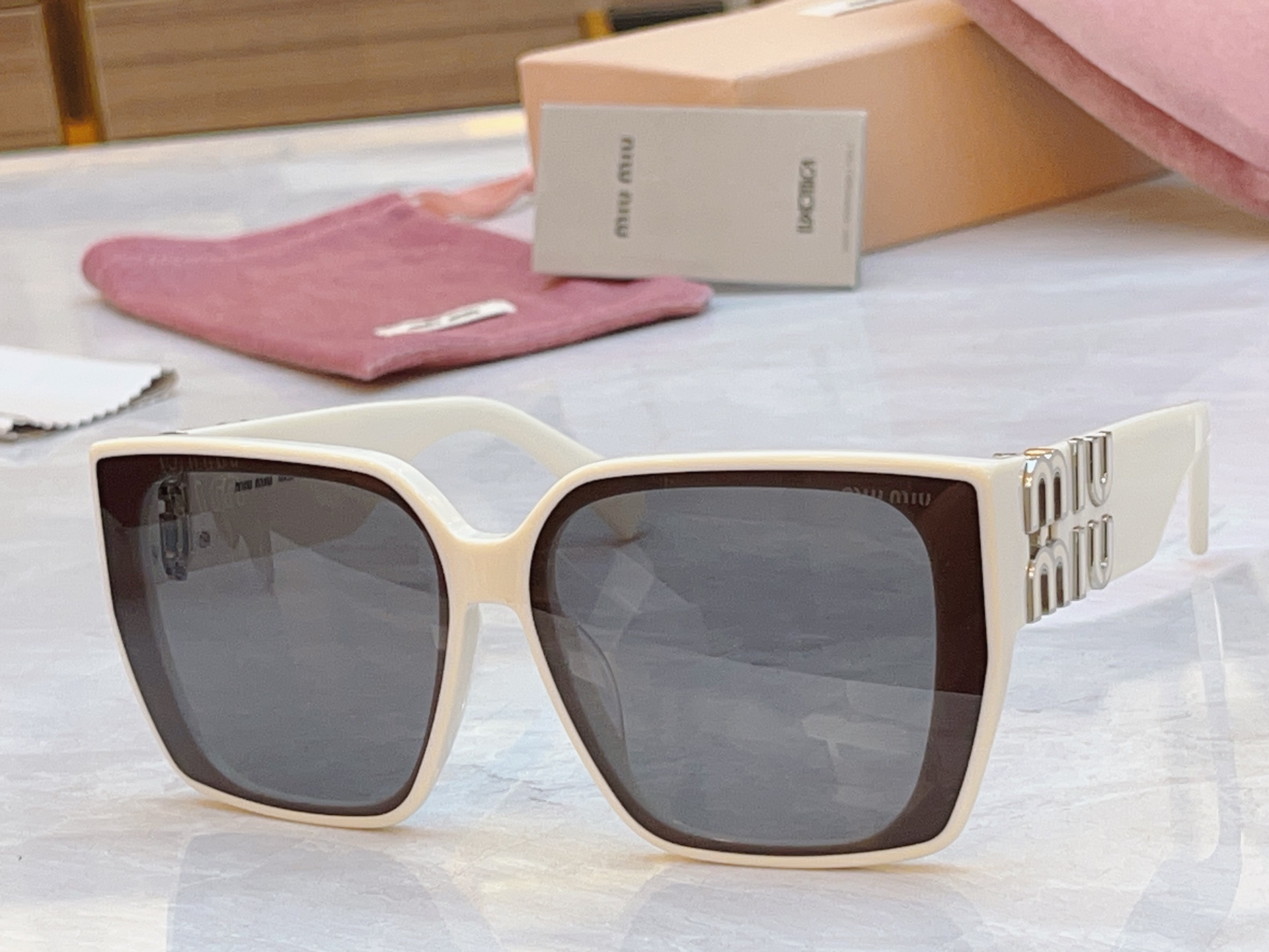 ，【MIUMI*】缪*缪新款太阳镜🕶️，ModSMU 081Z，SIZE56口18-135