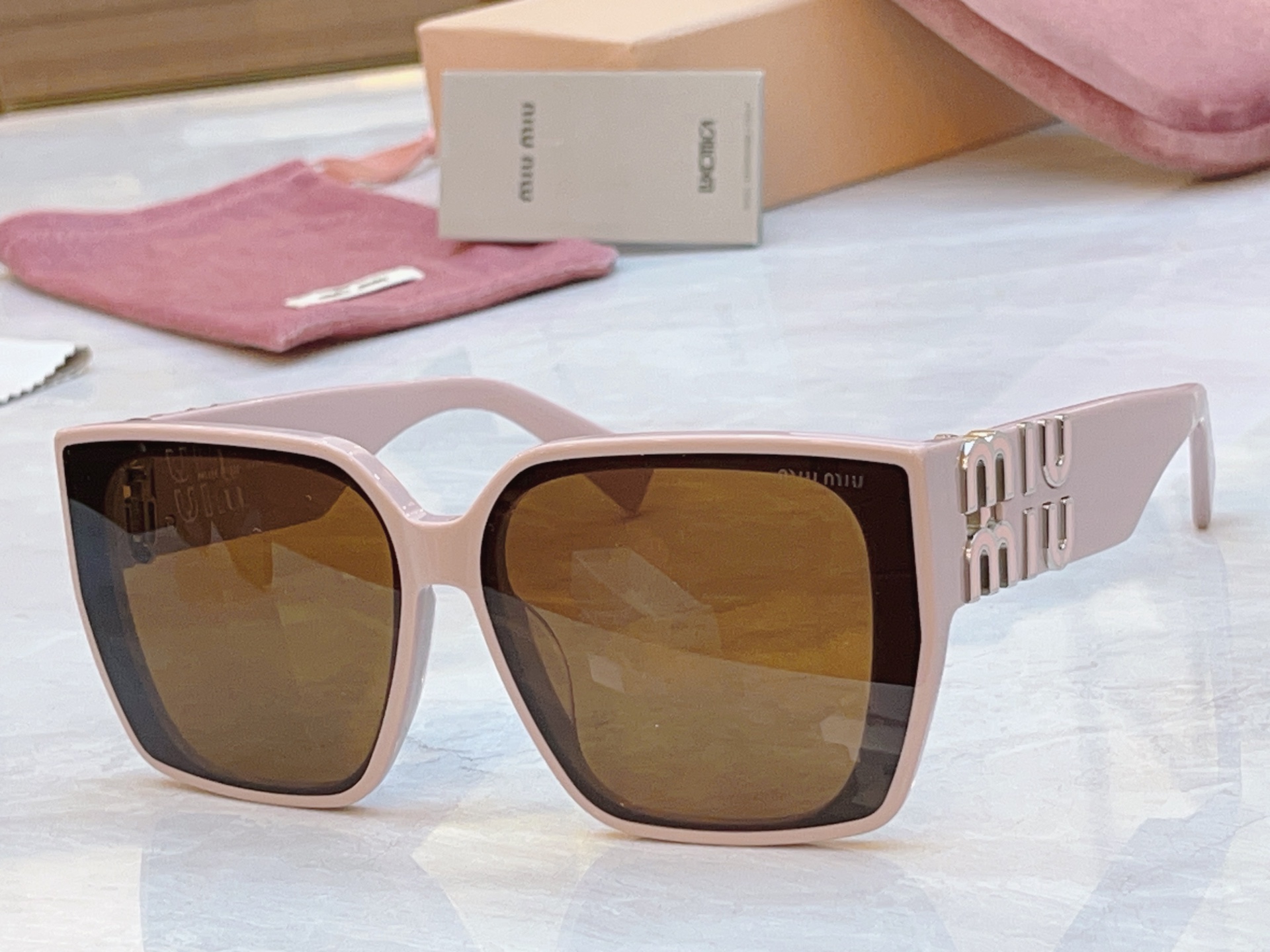 ，【MIUMI*】缪*缪新款太阳镜🕶️，ModSMU 081Z，SIZE56口18-135