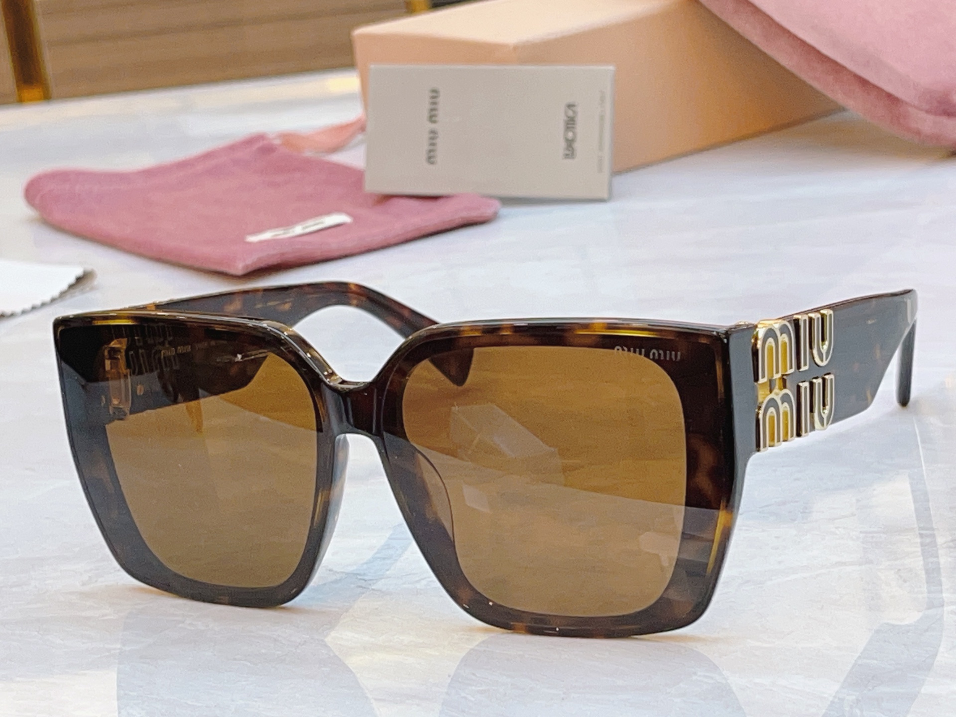 ，【MIUMI*】缪*缪新款太阳镜🕶️，ModSMU 081Z，SIZE56口18-135