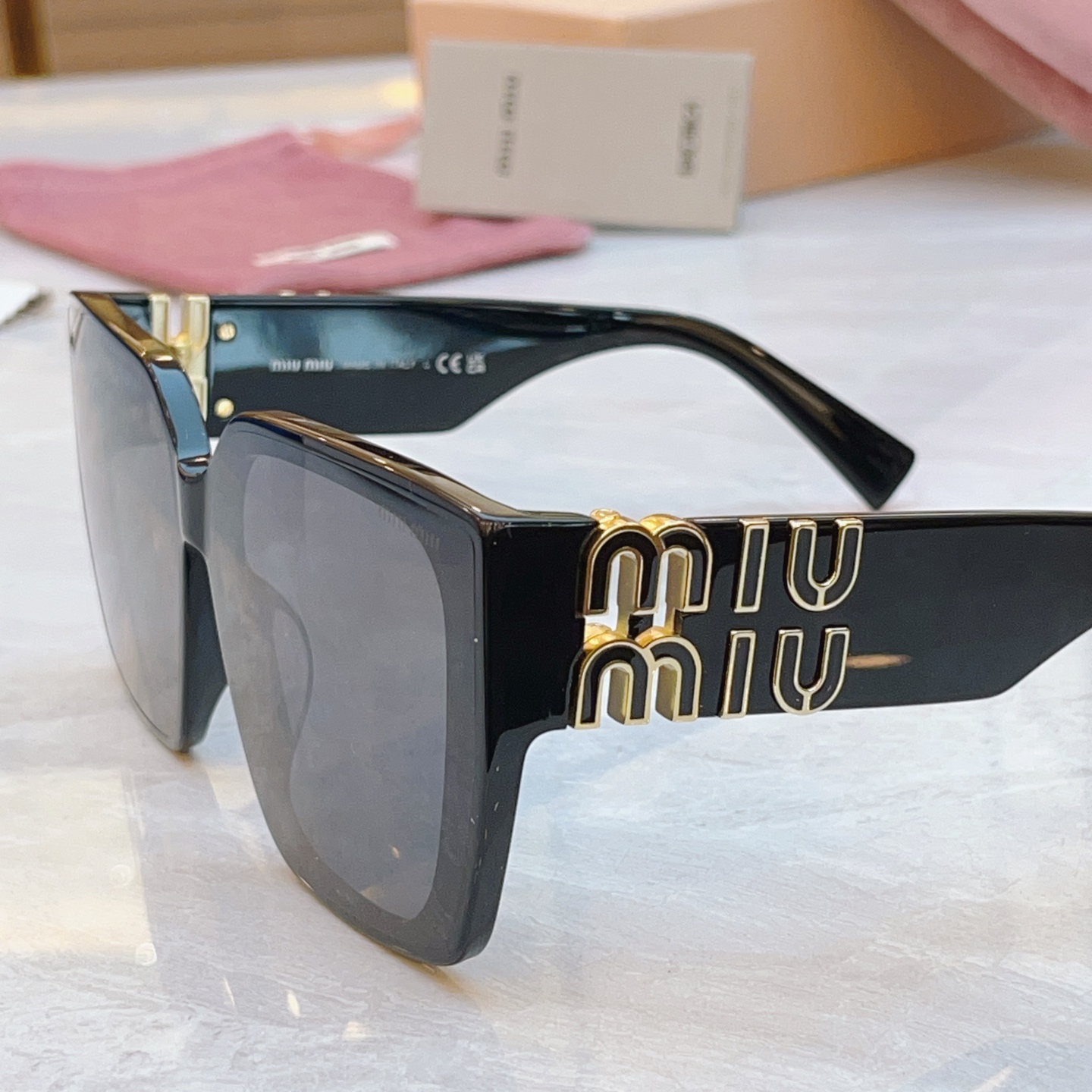 ，【MIUMI*】缪*缪新款太阳镜🕶️，ModSMU 081Z，SIZE56口18-135