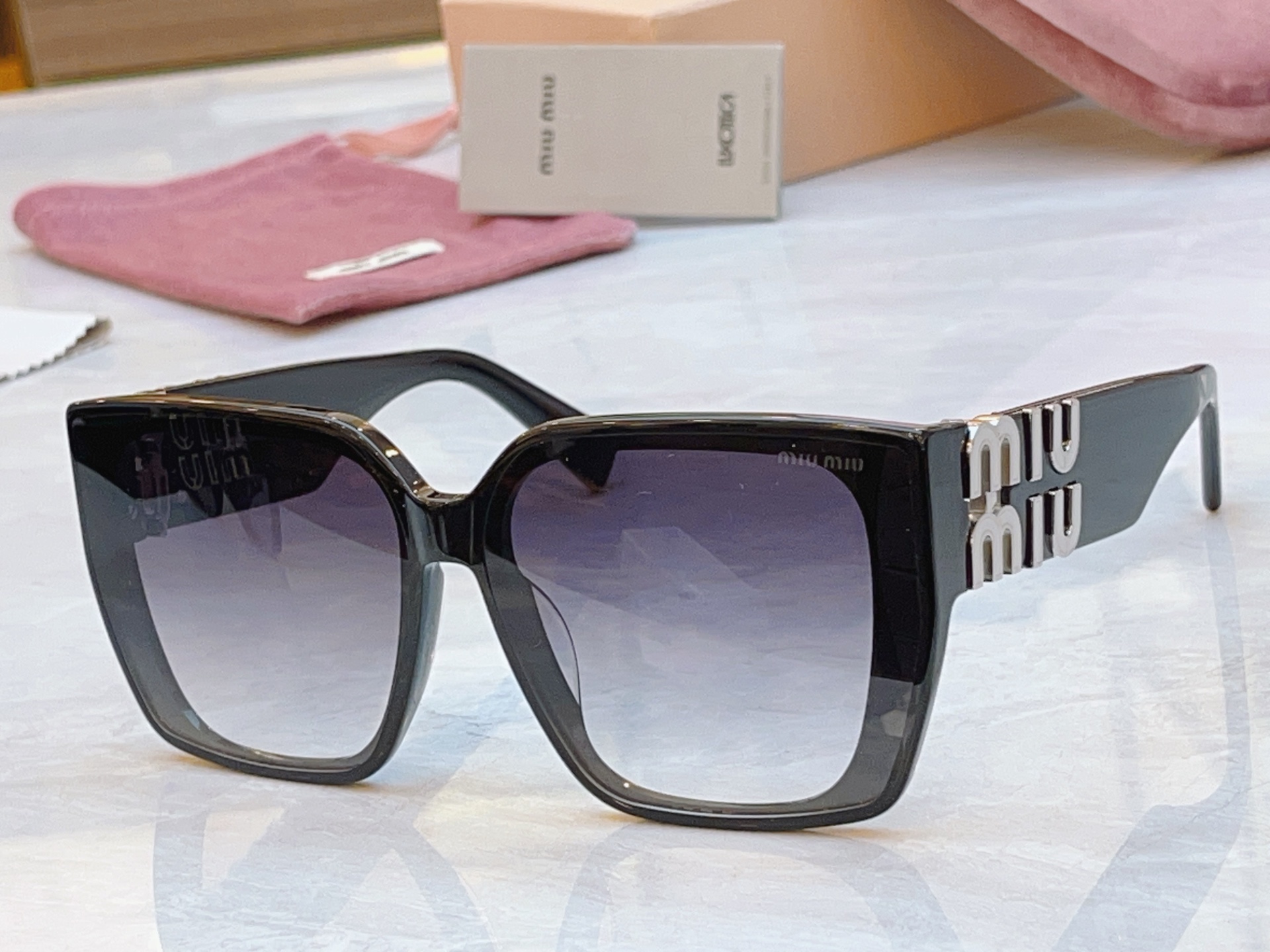 ，【MIUMI*】缪*缪新款太阳镜🕶️，ModSMU 081Z，SIZE56口18-135