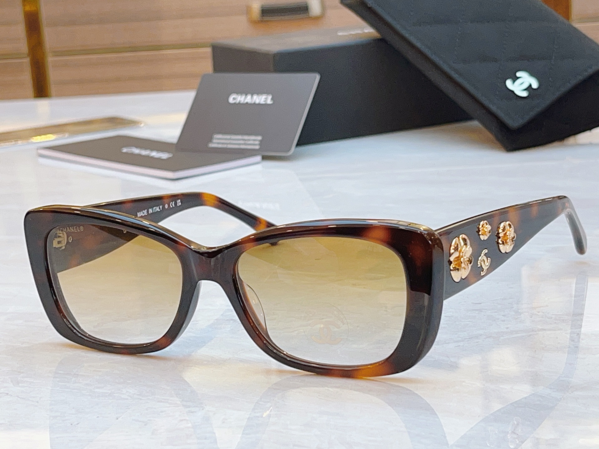 ，【CHANE*】香奈儿新款太阳镜🕶️🕶️，MODEL：CH5186A，SIZE：57口18-145