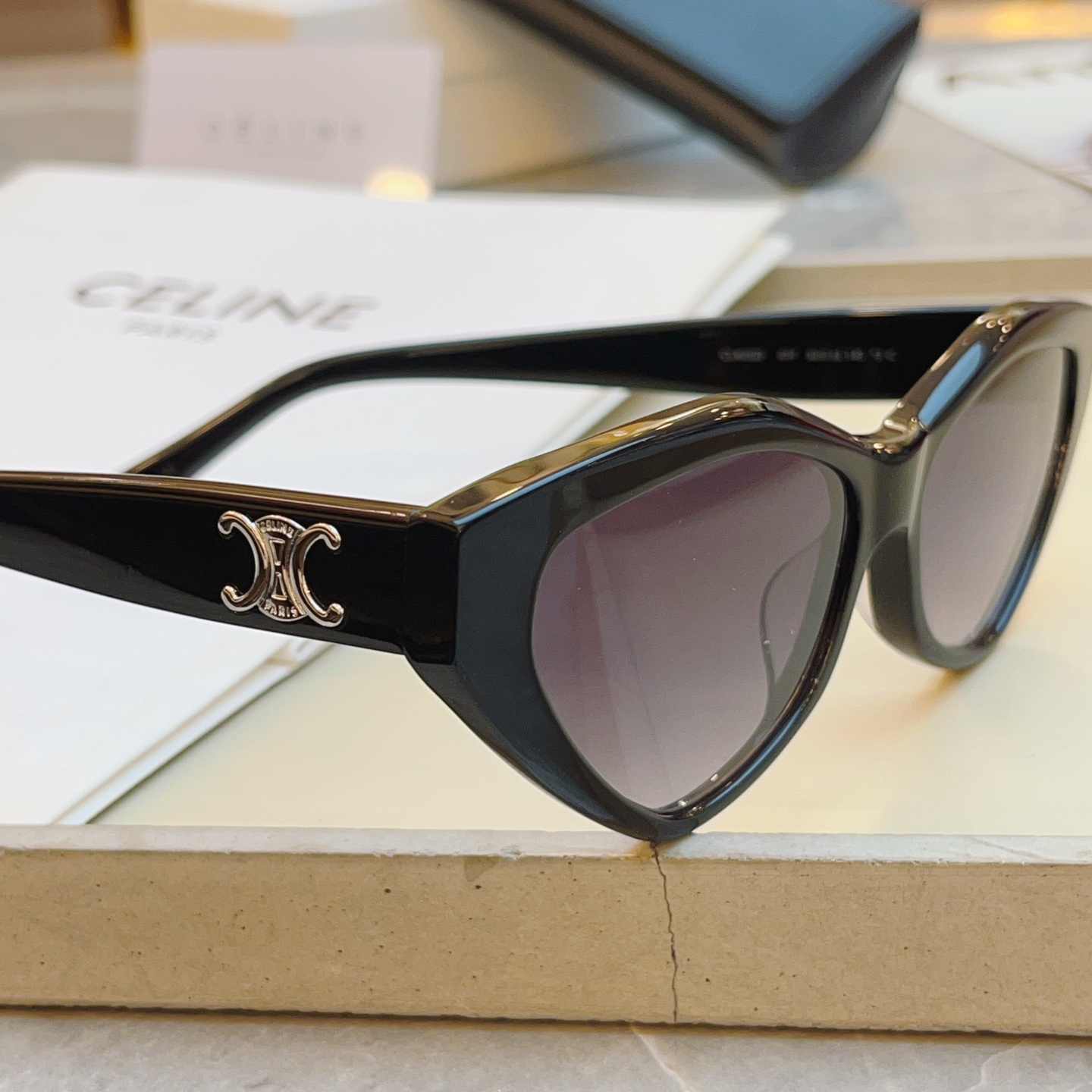 ，【CELIN*】赛*琳新款太阳镜， MODELCL40323，SIZE 55口16-140