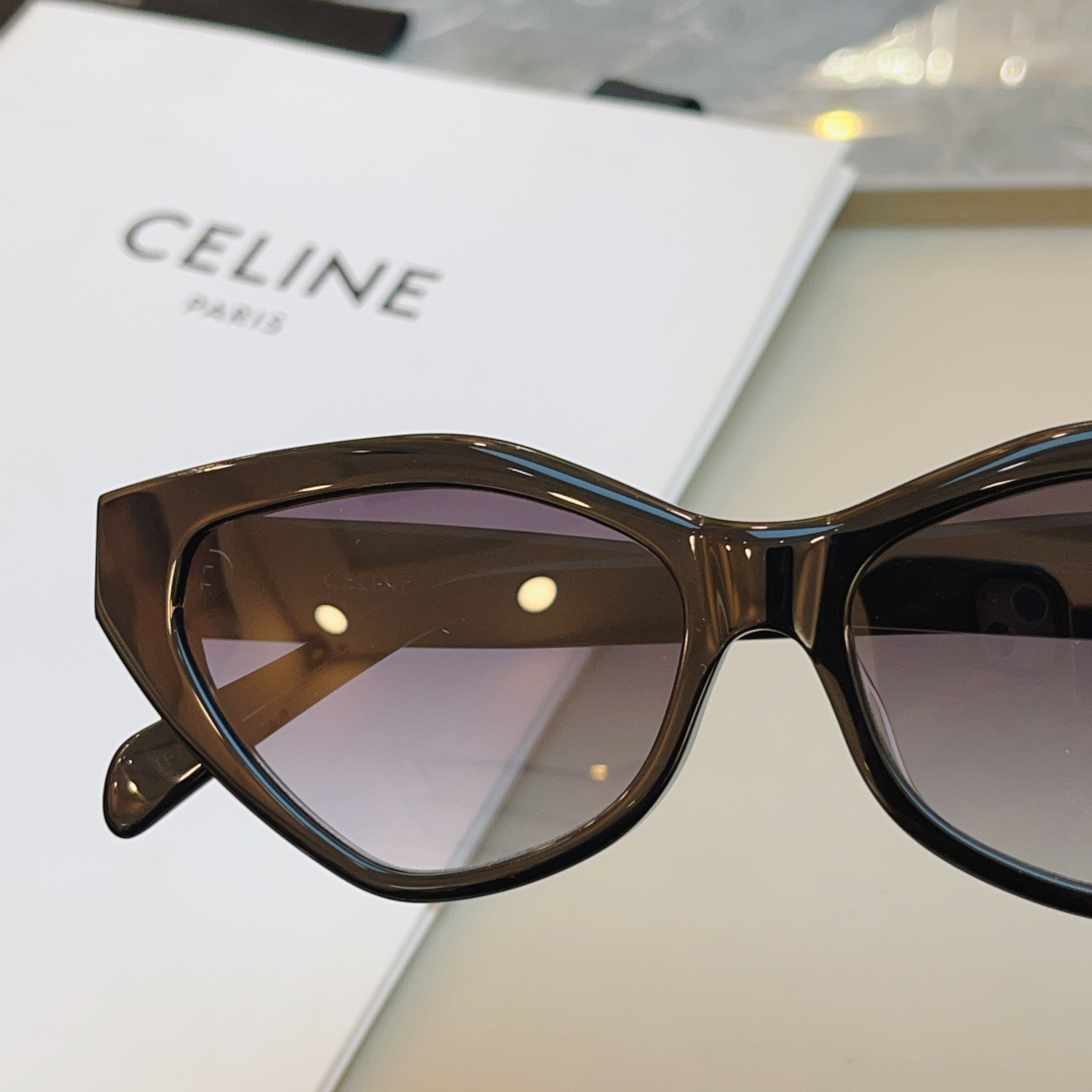 ，【CELIN*】赛*琳新款太阳镜， MODELCL40323，SIZE 55口16-140