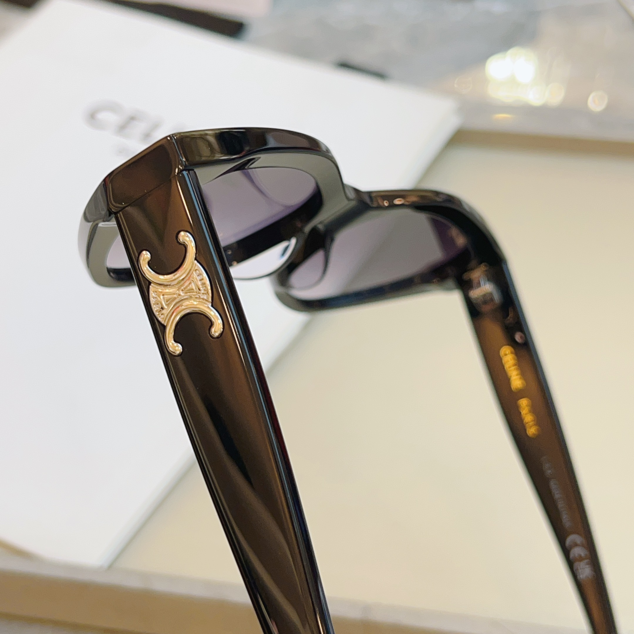 ，【CELIN*】赛*琳新款太阳镜， MODELCL40323，SIZE 55口16-140