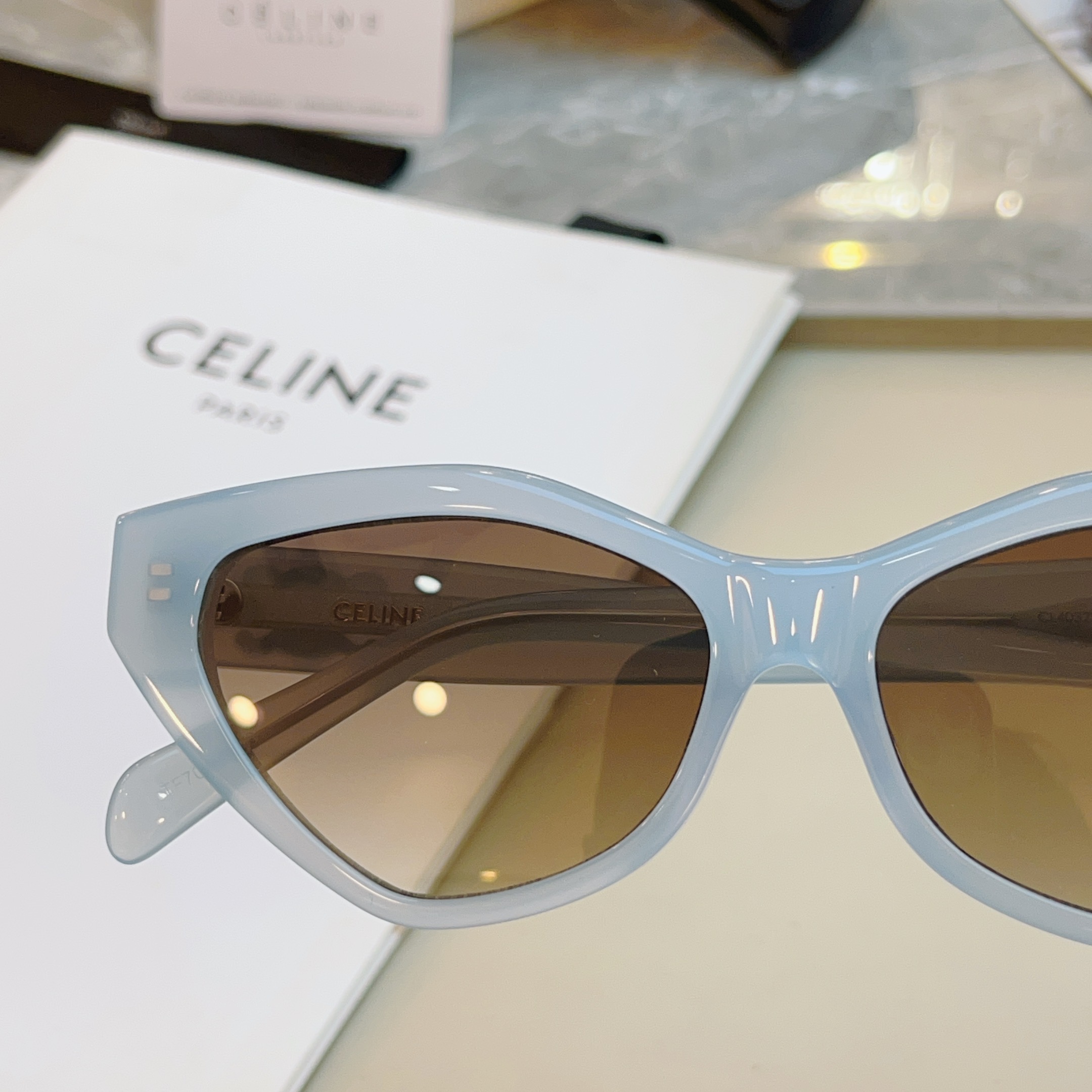 ，【CELIN*】赛*琳新款太阳镜， MODELCL40323，SIZE 55口16-140