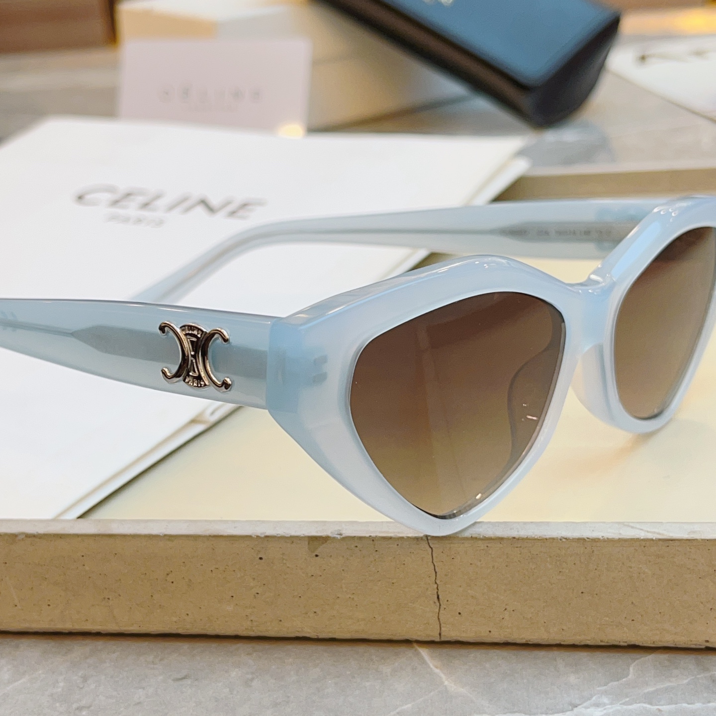 ，【CELIN*】赛*琳新款太阳镜， MODELCL40323，SIZE 55口16-140
