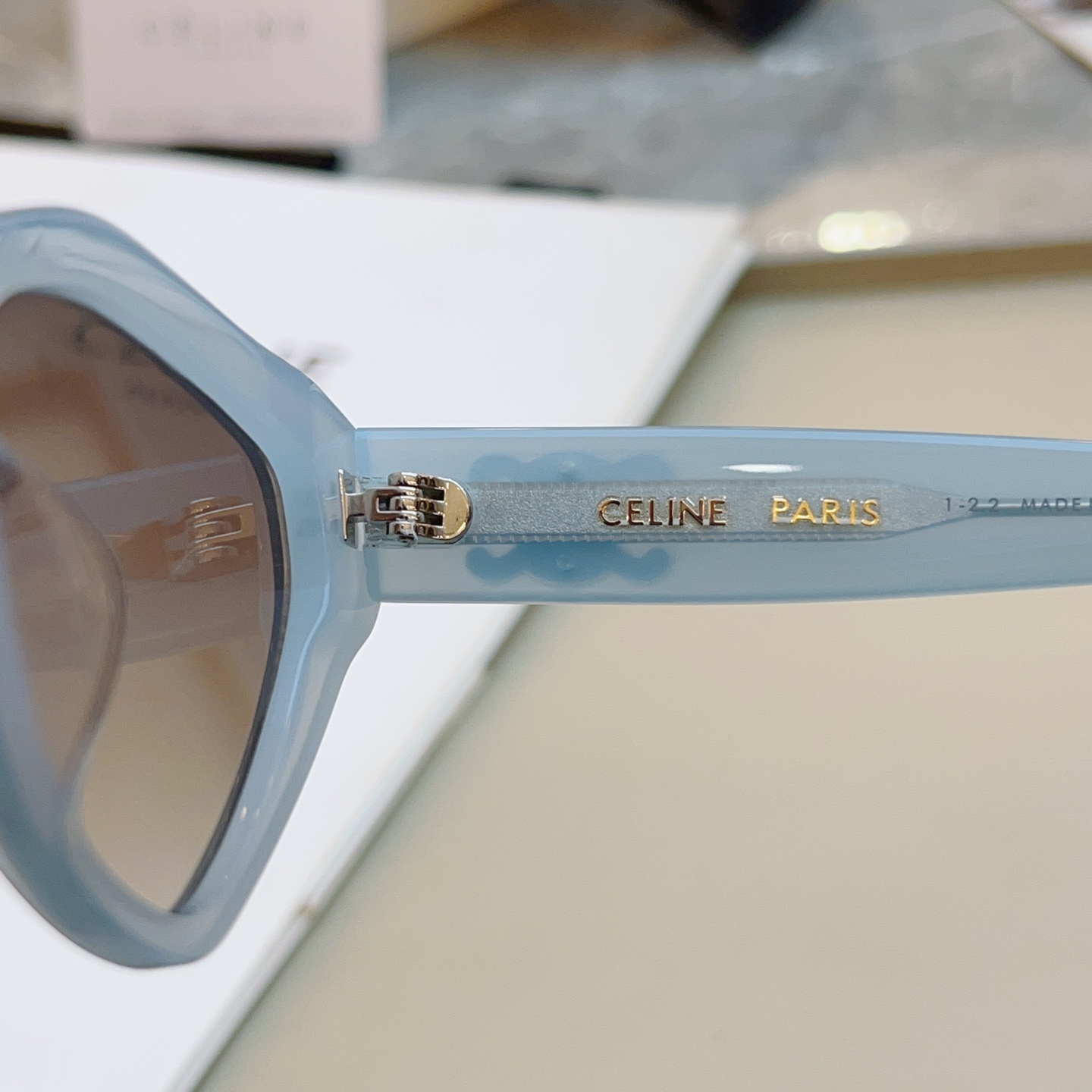 ，【CELIN*】赛*琳新款太阳镜， MODELCL40323，SIZE 55口16-140