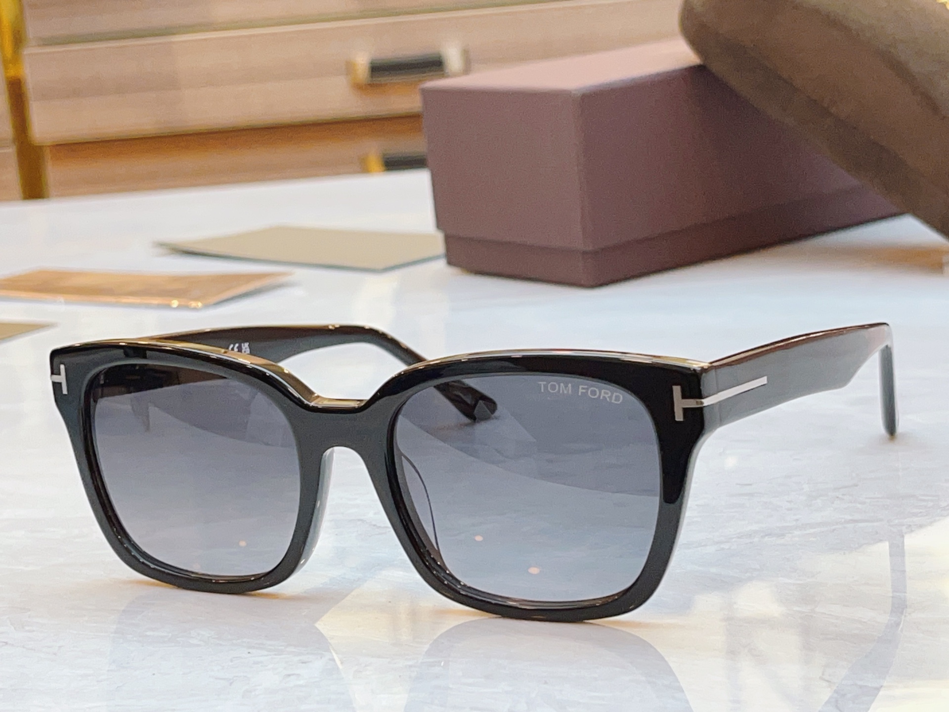 ，【TOM FOR*】汤姆*福特新款太阳镜🕶️，MODEL：FT1216，SIZE：54口20-145