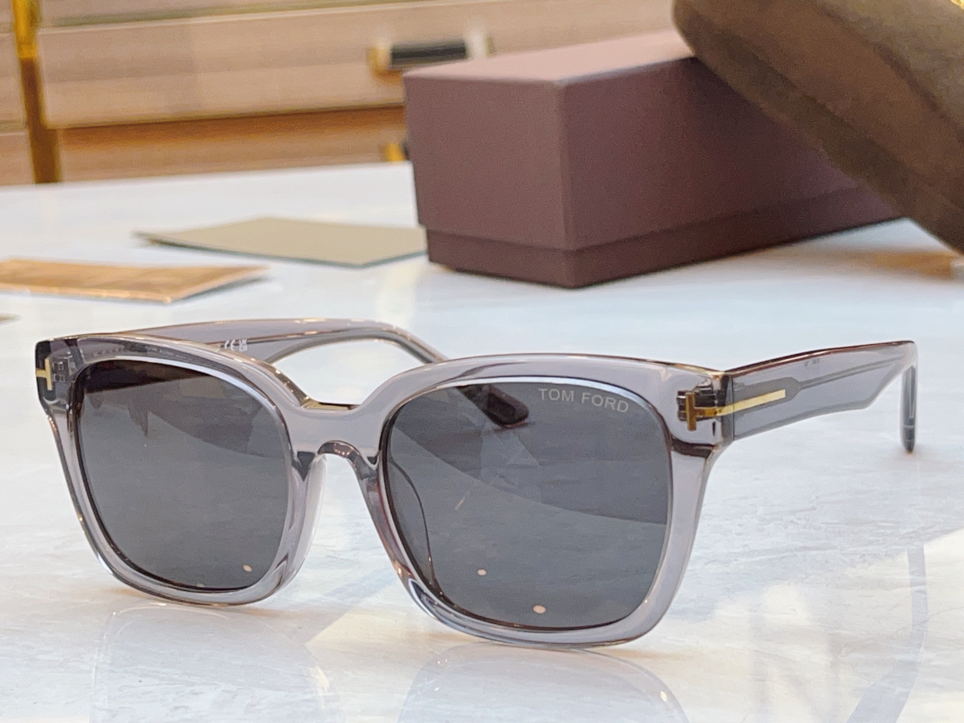 ，【TOM FOR*】汤姆*福特新款太阳镜🕶️，MODEL：FT1216，SIZE：54口20-145