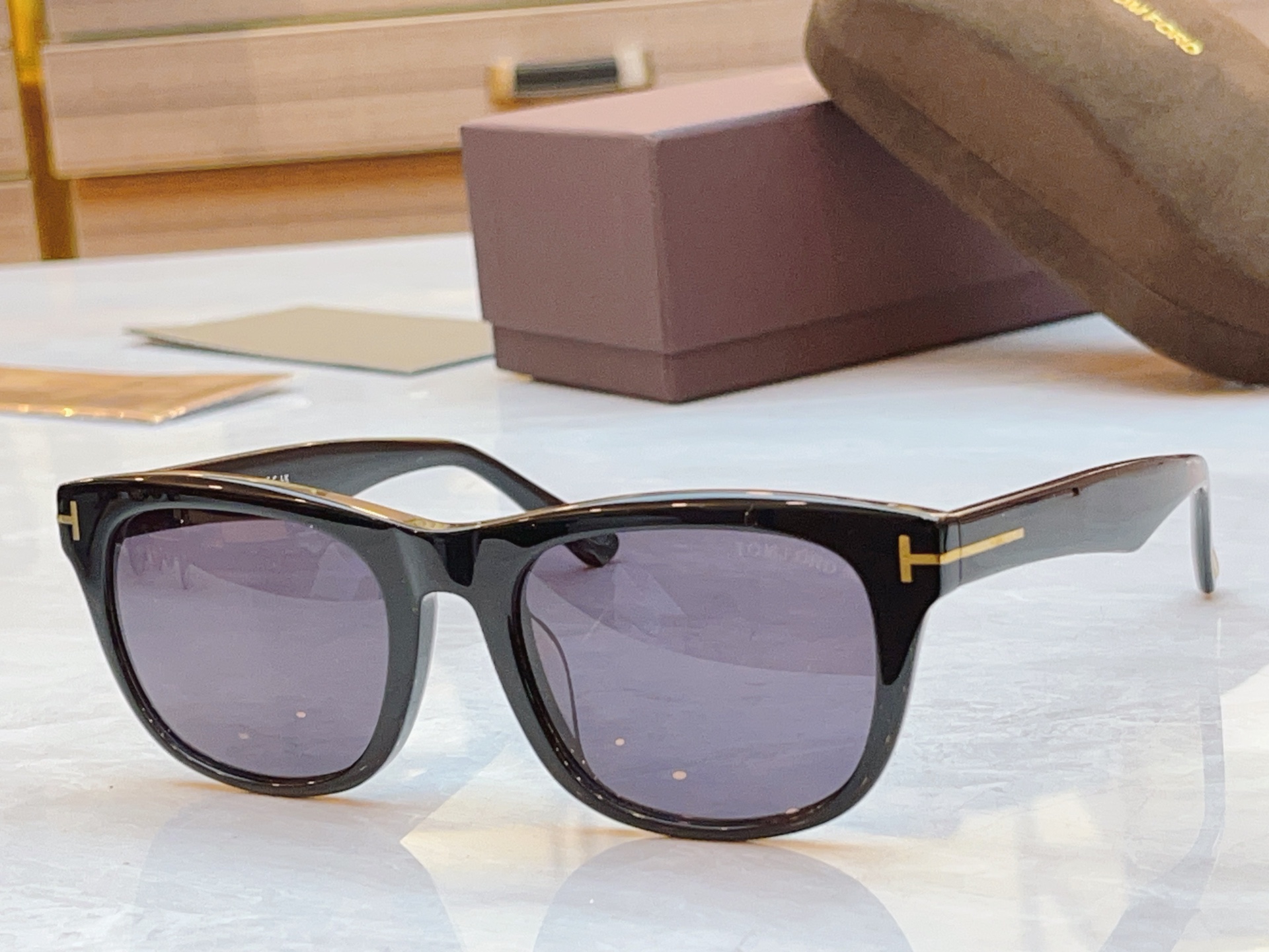 ，【TOM FOR*】汤姆*福特新款太阳镜🕶️，MODEL：FT1076，SIZE：54口22-145