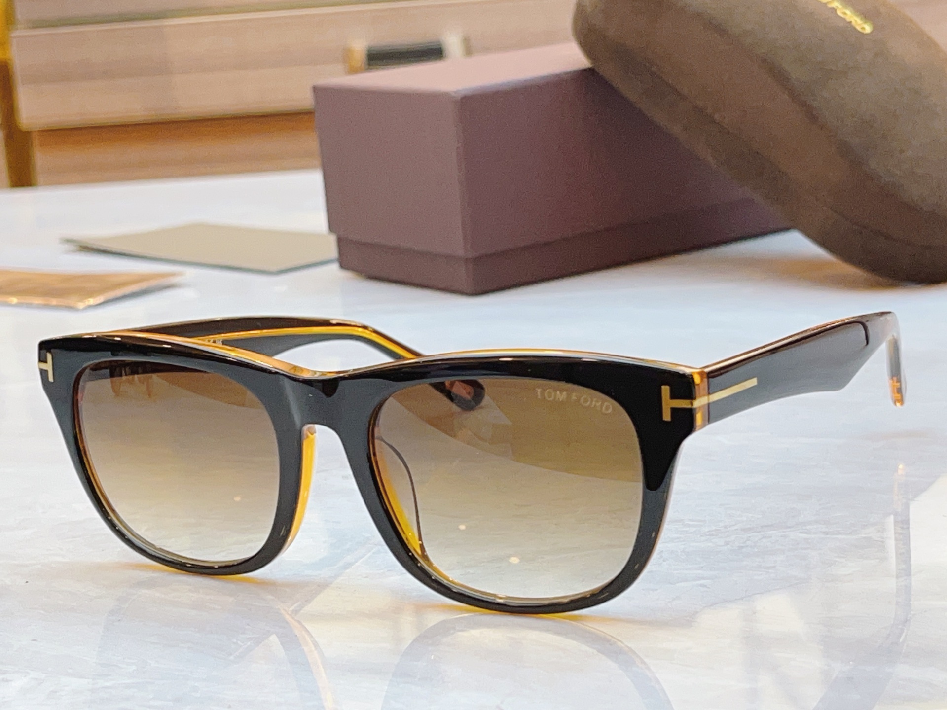 ，【TOM FOR*】汤姆*福特新款太阳镜🕶️，MODEL：FT1076，SIZE：54口22-145