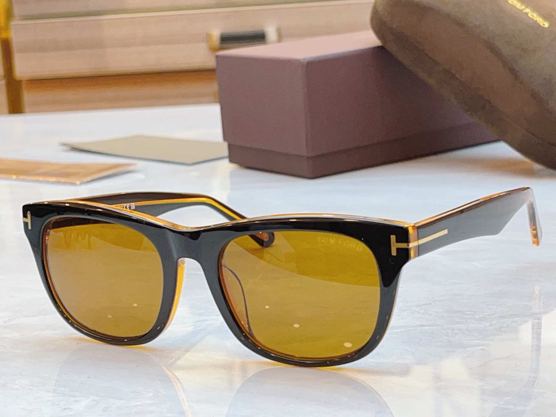 ，【TOM FOR*】汤姆*福特新款太阳镜🕶️，MODEL：FT1076，SIZE：54口22-145