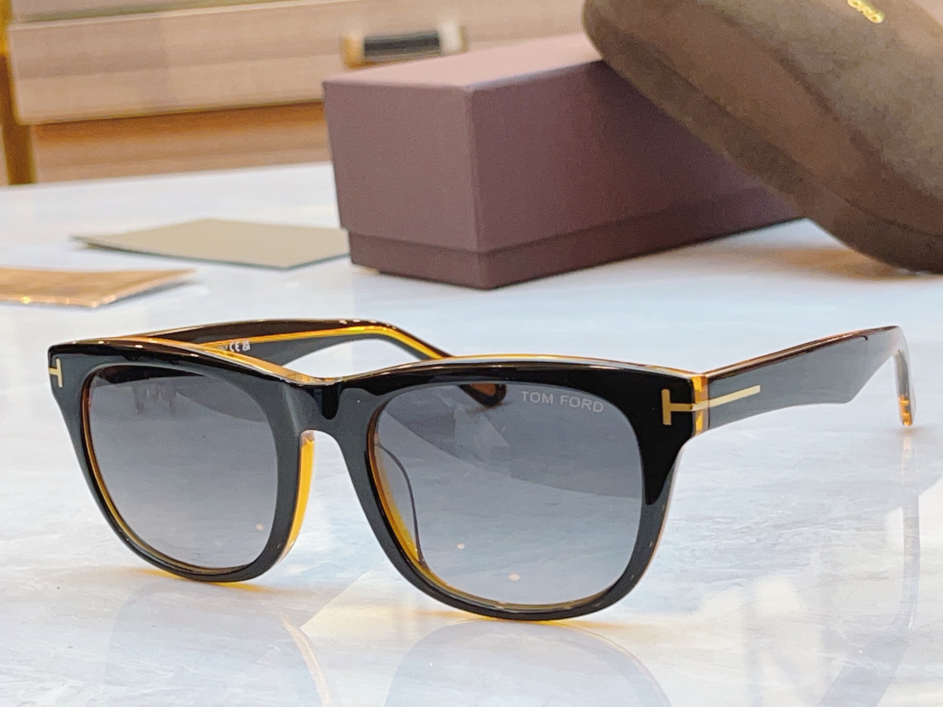 ，【TOM FOR*】汤姆*福特新款太阳镜🕶️，MODEL：FT1076，SIZE：54口22-145