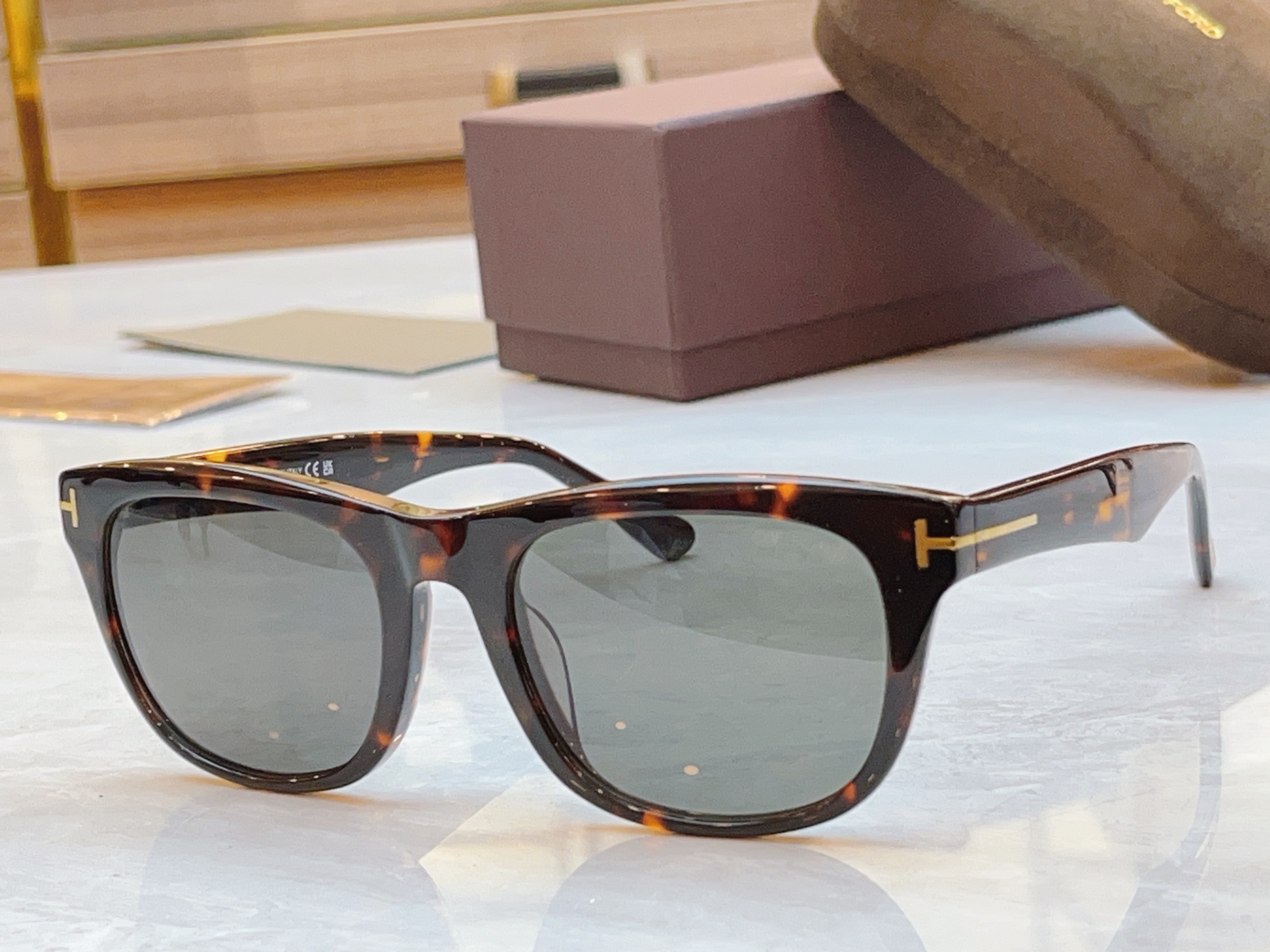 ，【TOM FOR*】汤姆*福特新款太阳镜🕶️，MODEL：FT1076，SIZE：54口22-145