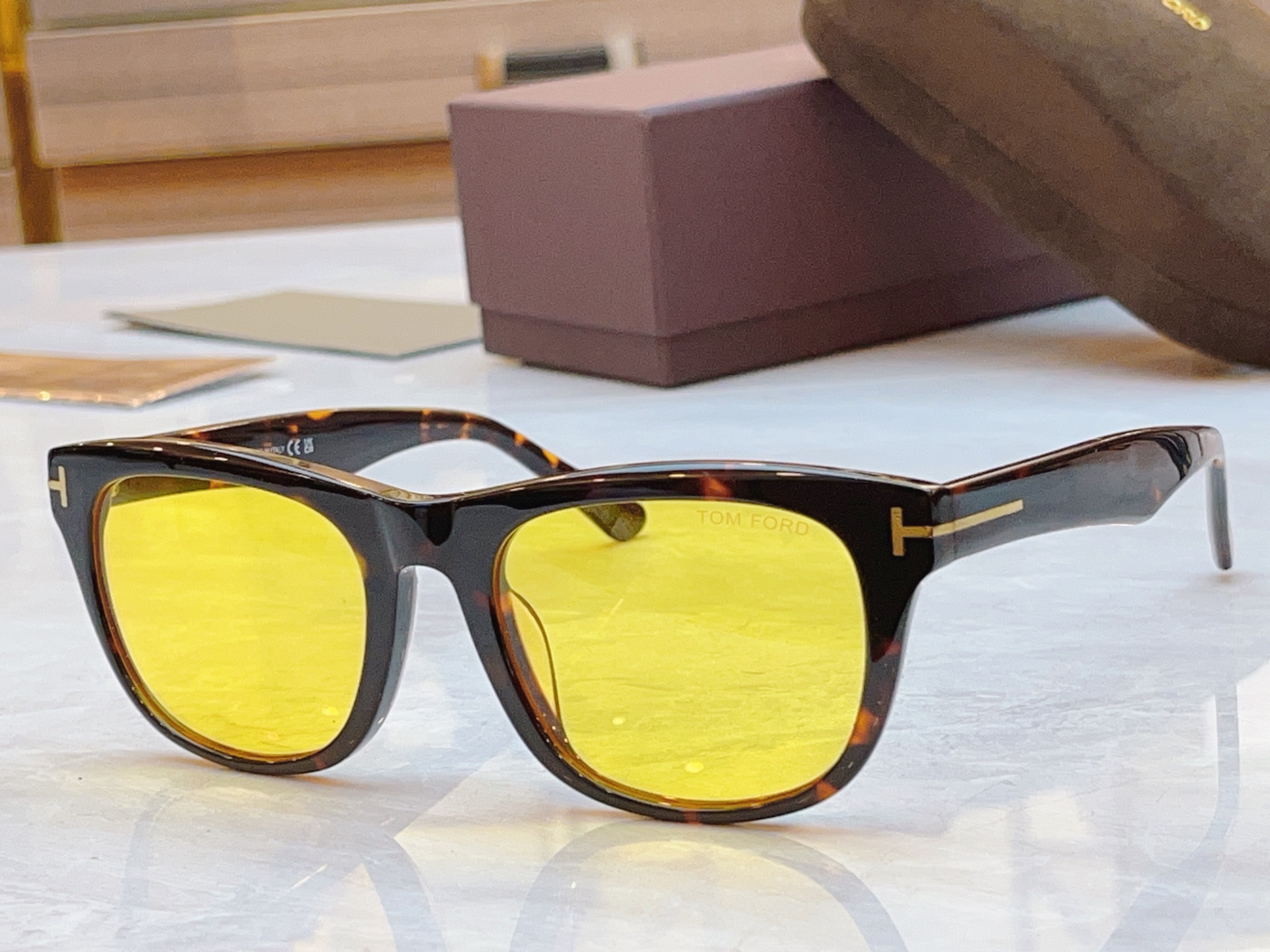 ，【TOM FOR*】汤姆*福特新款太阳镜🕶️，MODEL：FT1076，SIZE：54口22-145