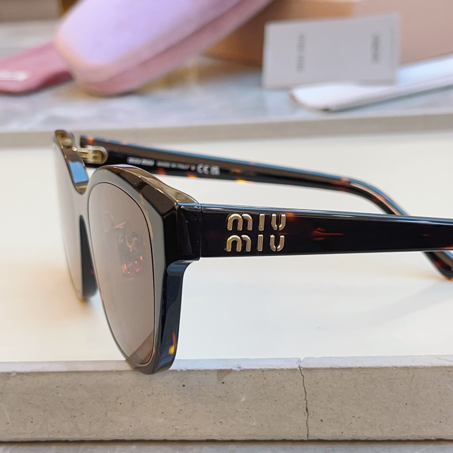 ，【MIU MI*】缪缪新款太阳镜，高版本✨MODEL:SMU 01Z，SIZE：55口20-140