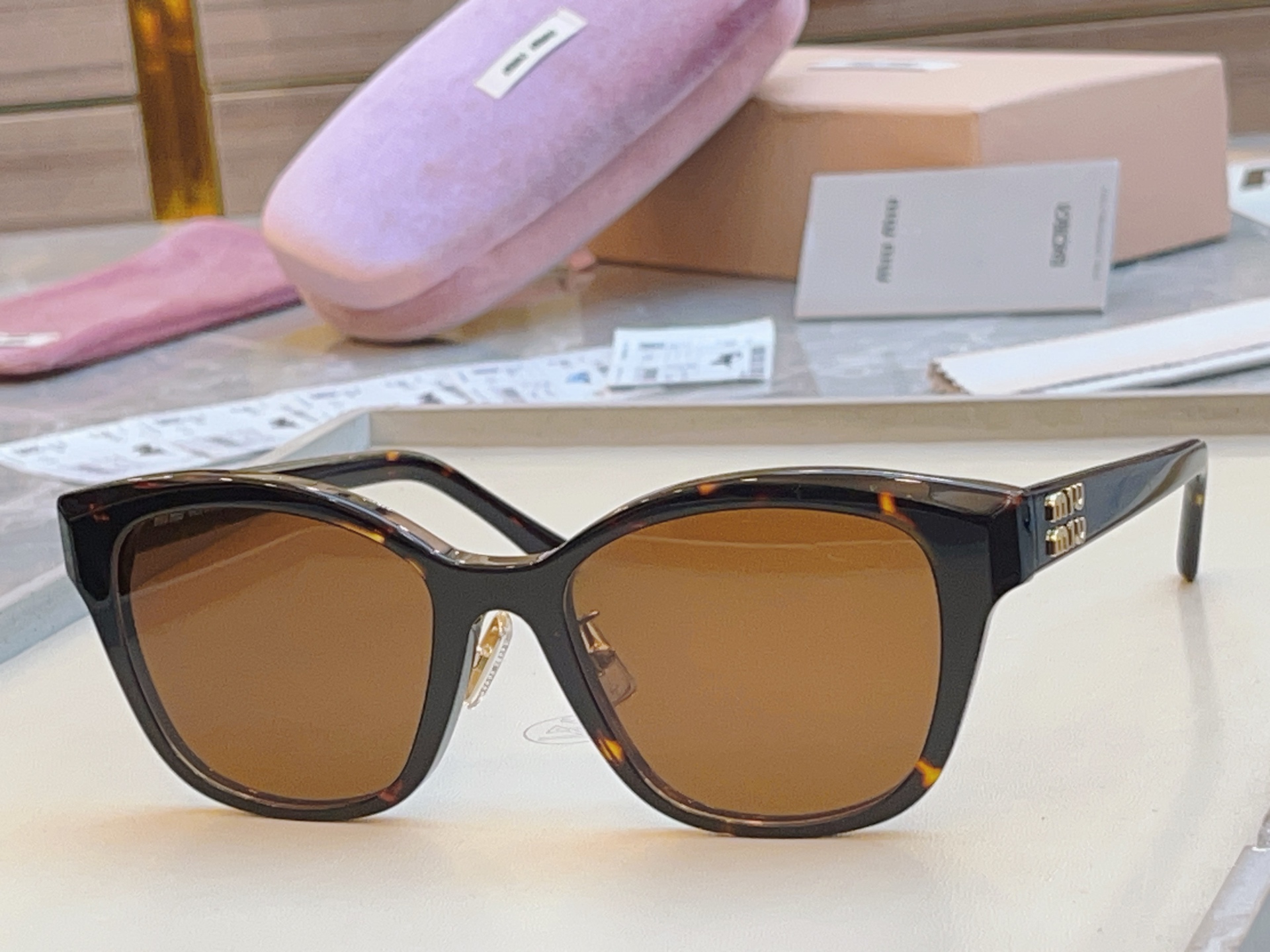 ，【MIU MI*】缪缪新款太阳镜，高版本✨MODEL:SMU 01Z，SIZE：55口20-140