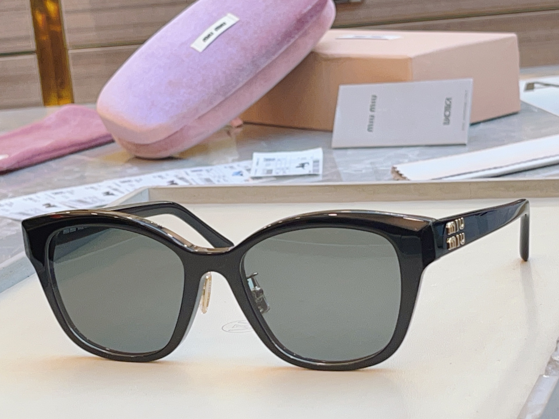 ，【MIU MI*】缪缪新款太阳镜，高版本✨MODEL:SMU 01Z，SIZE：55口20-140
