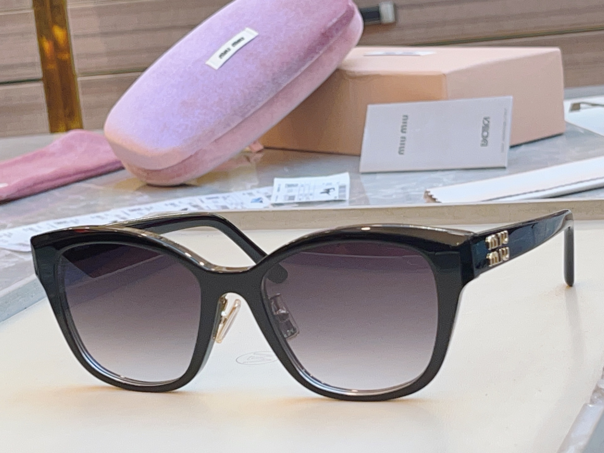 ，【MIU MI*】缪缪新款太阳镜，高版本✨MODEL:SMU 01Z，SIZE：55口20-140