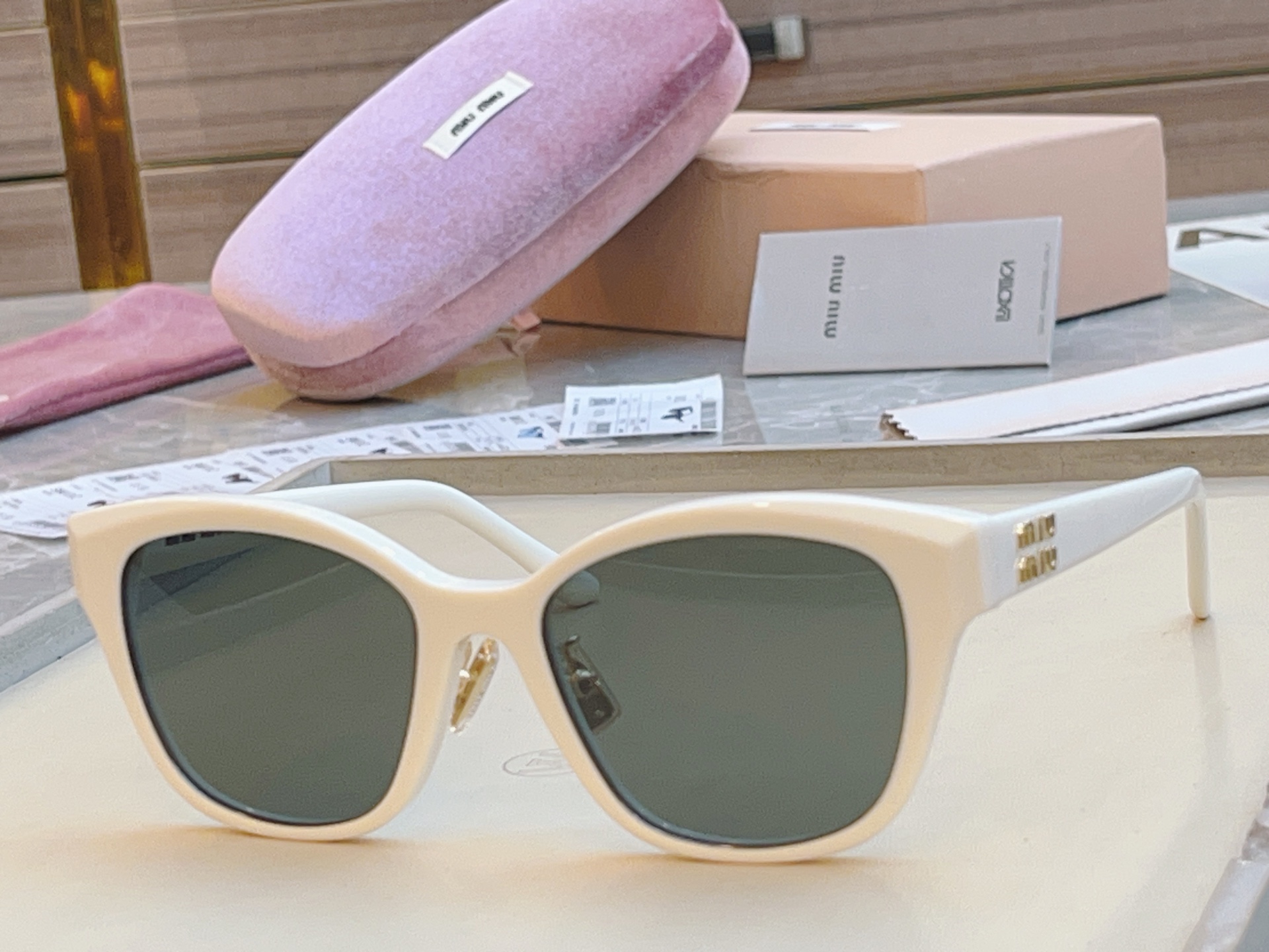 ，【MIU MI*】缪缪新款太阳镜，高版本✨MODEL:SMU 01Z，SIZE：55口20-140