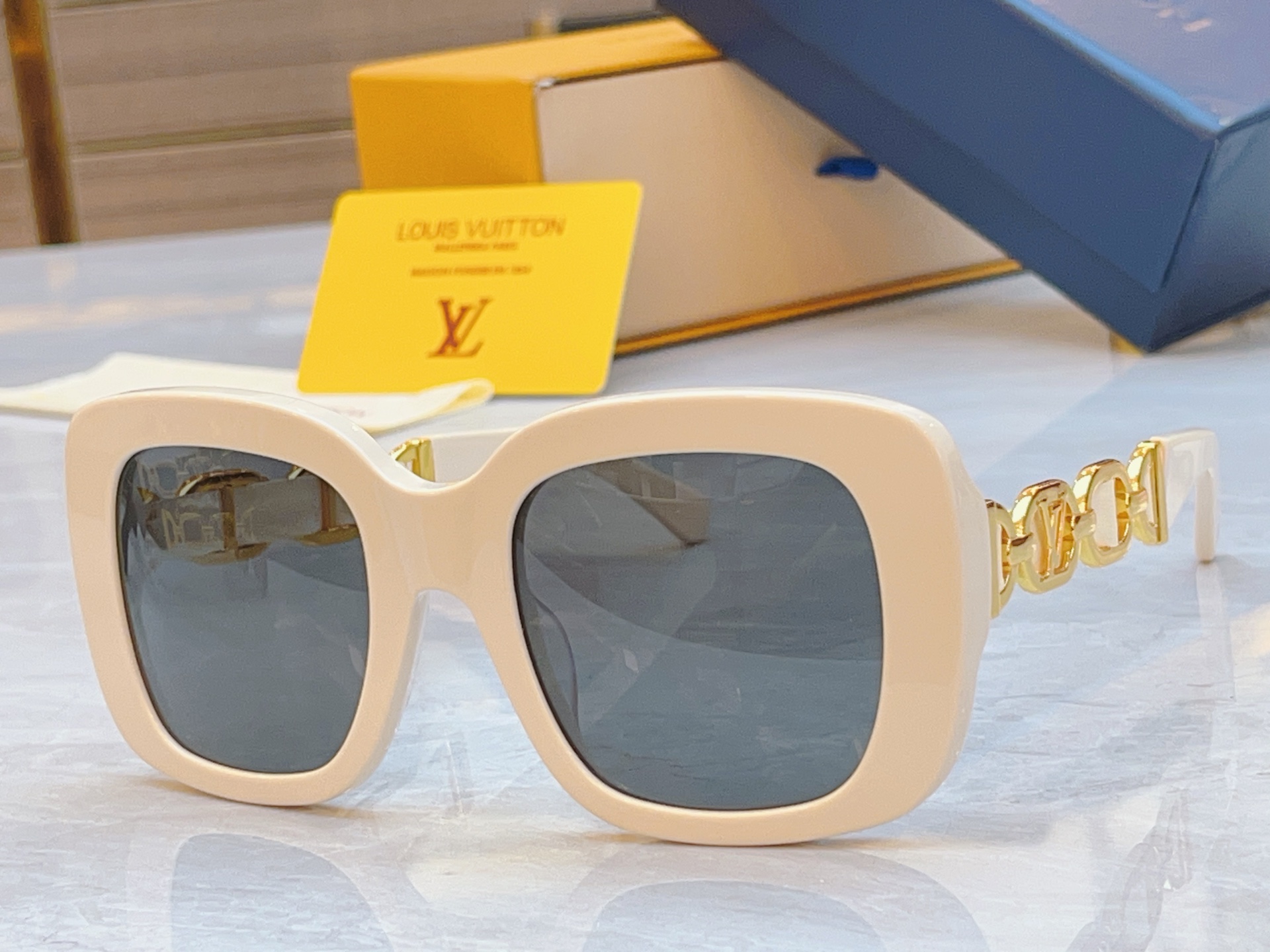 ，【LOUIS VUITTO*】路易*威登新款太阳镜，MODEL：Z2861U，SIZE：51口22-1