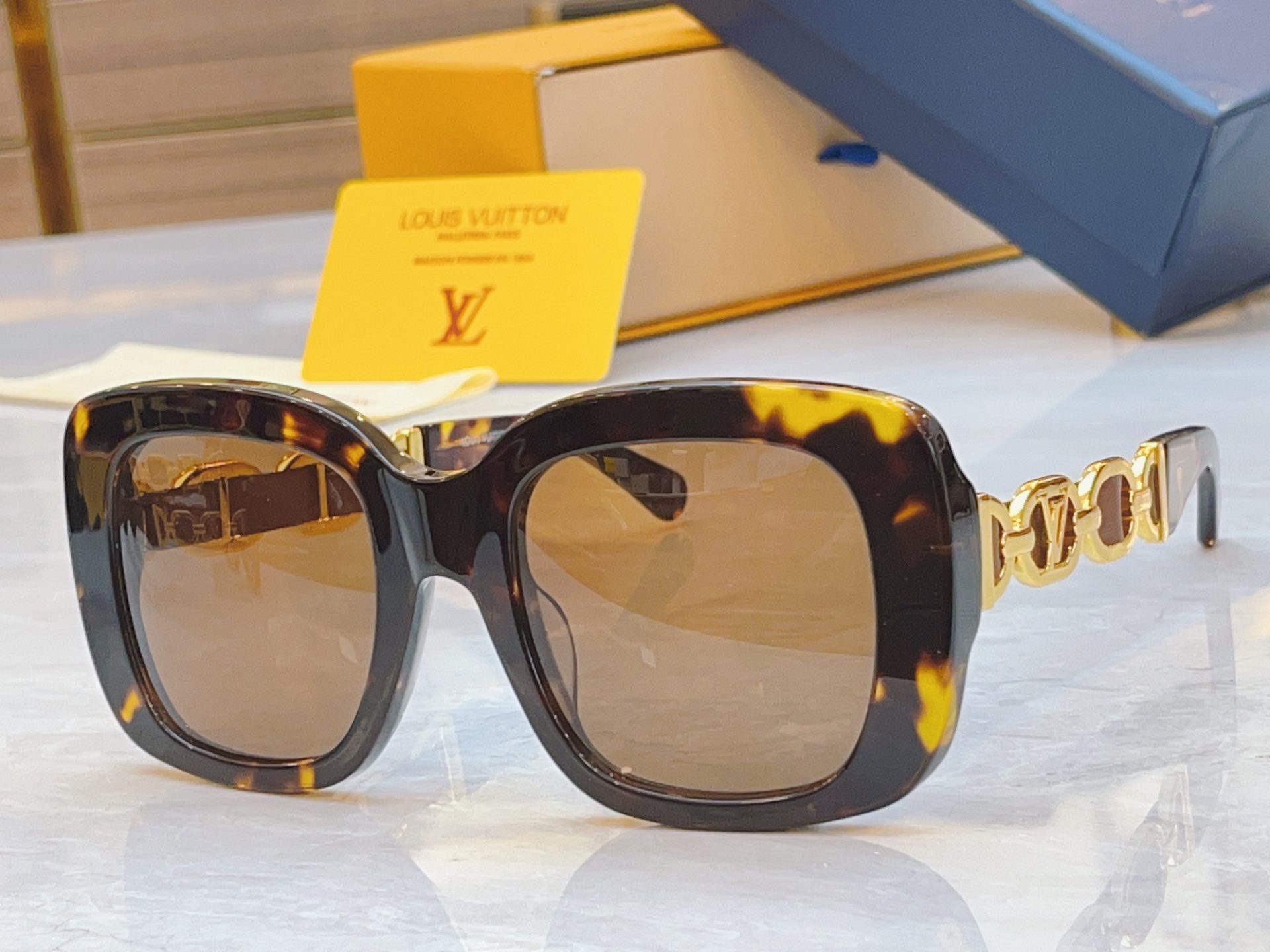 ，【LOUIS VUITTO*】路易*威登新款太阳镜，MODEL：Z2861U，SIZE：51口22-1