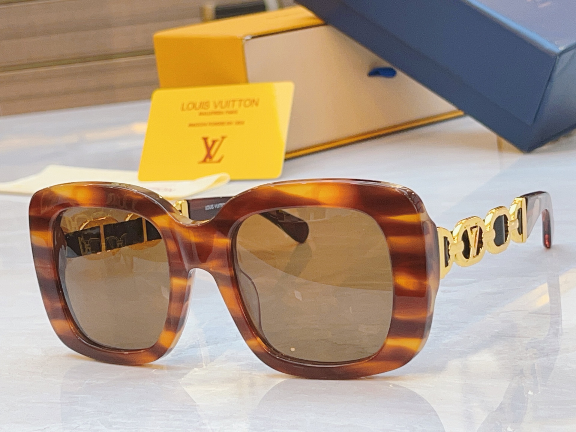 ，【LOUIS VUITTO*】路易*威登新款太阳镜，MODEL：Z2861U，SIZE：51口22-1