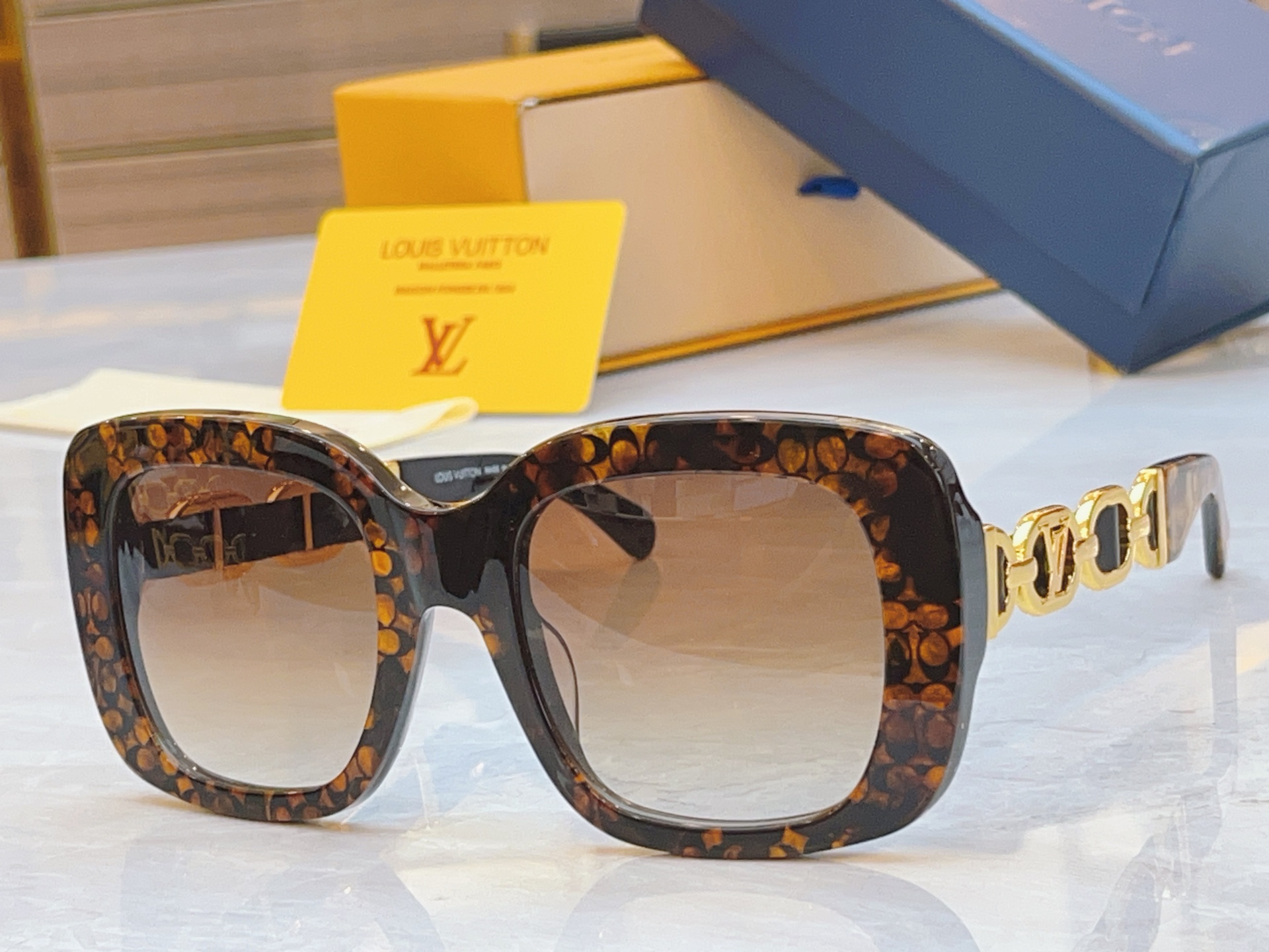 ，【LOUIS VUITTO*】路易*威登新款太阳镜，MODEL：Z2861U，SIZE：51口22-1