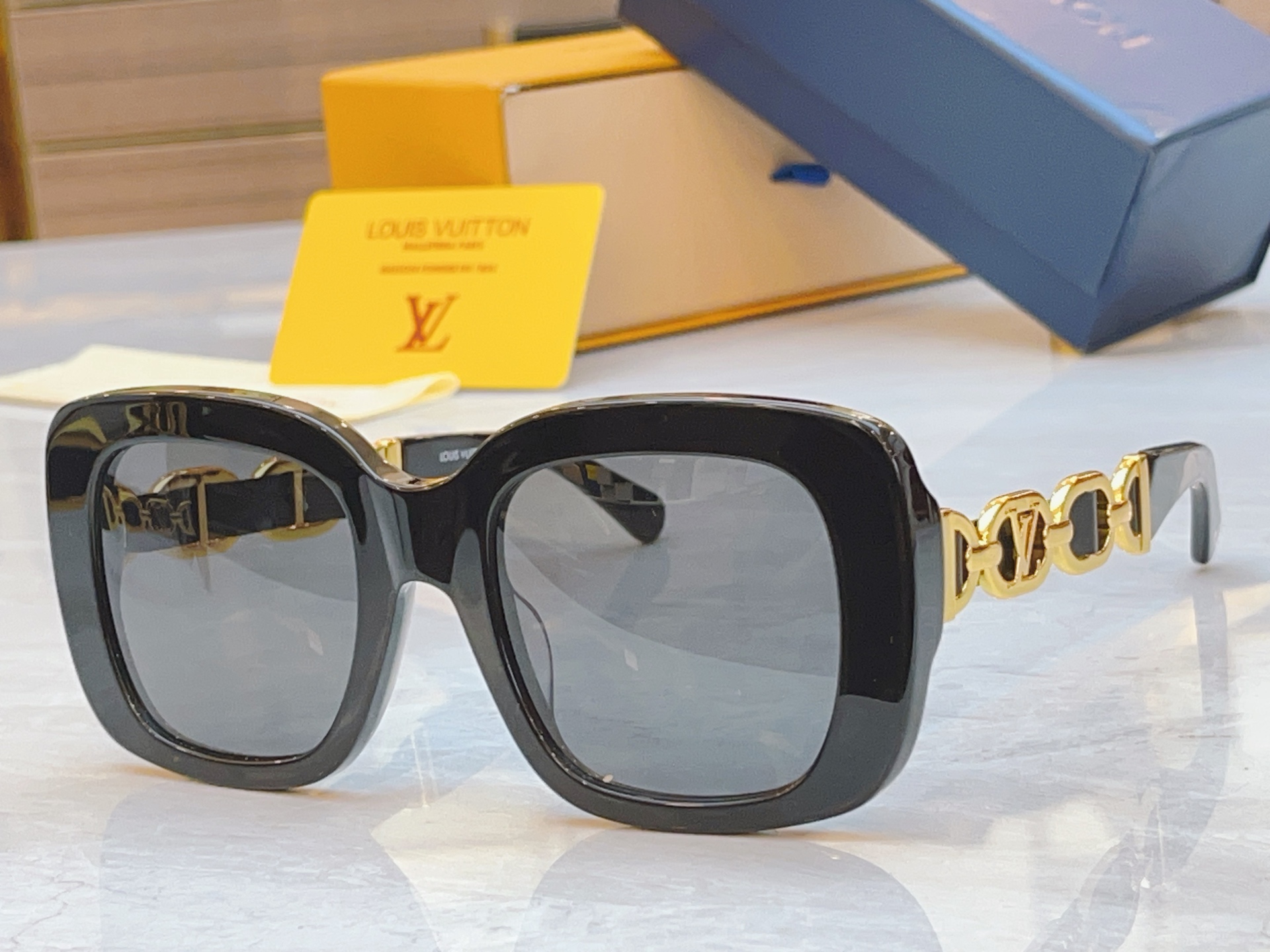 ，【LOUIS VUITTO*】路易*威登新款太阳镜，MODEL：Z2861U，SIZE：51口22-1