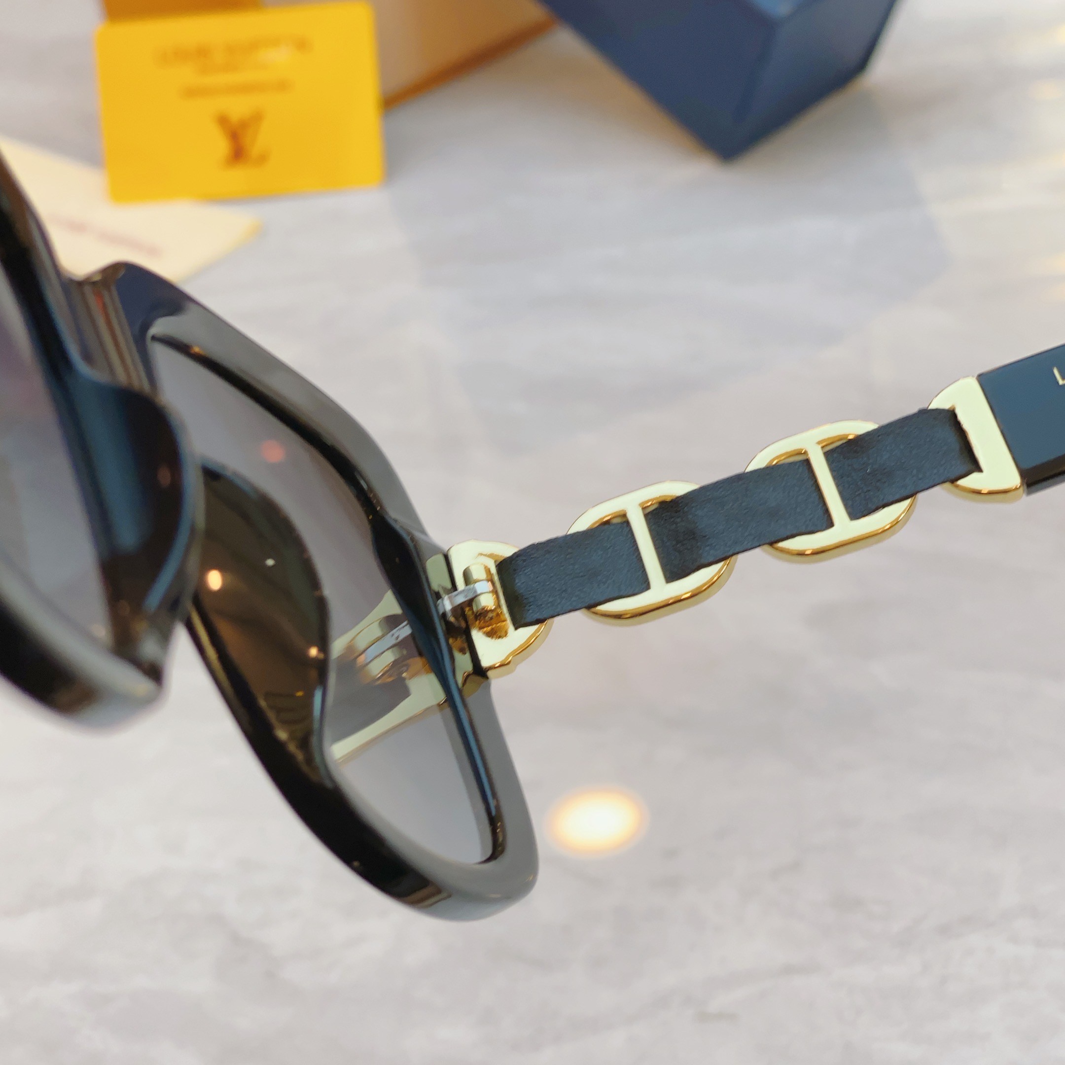 ，【LOUIS VUITTO*】路易*威登新款太阳镜，MODEL：Z2861U，SIZE：51口22-1