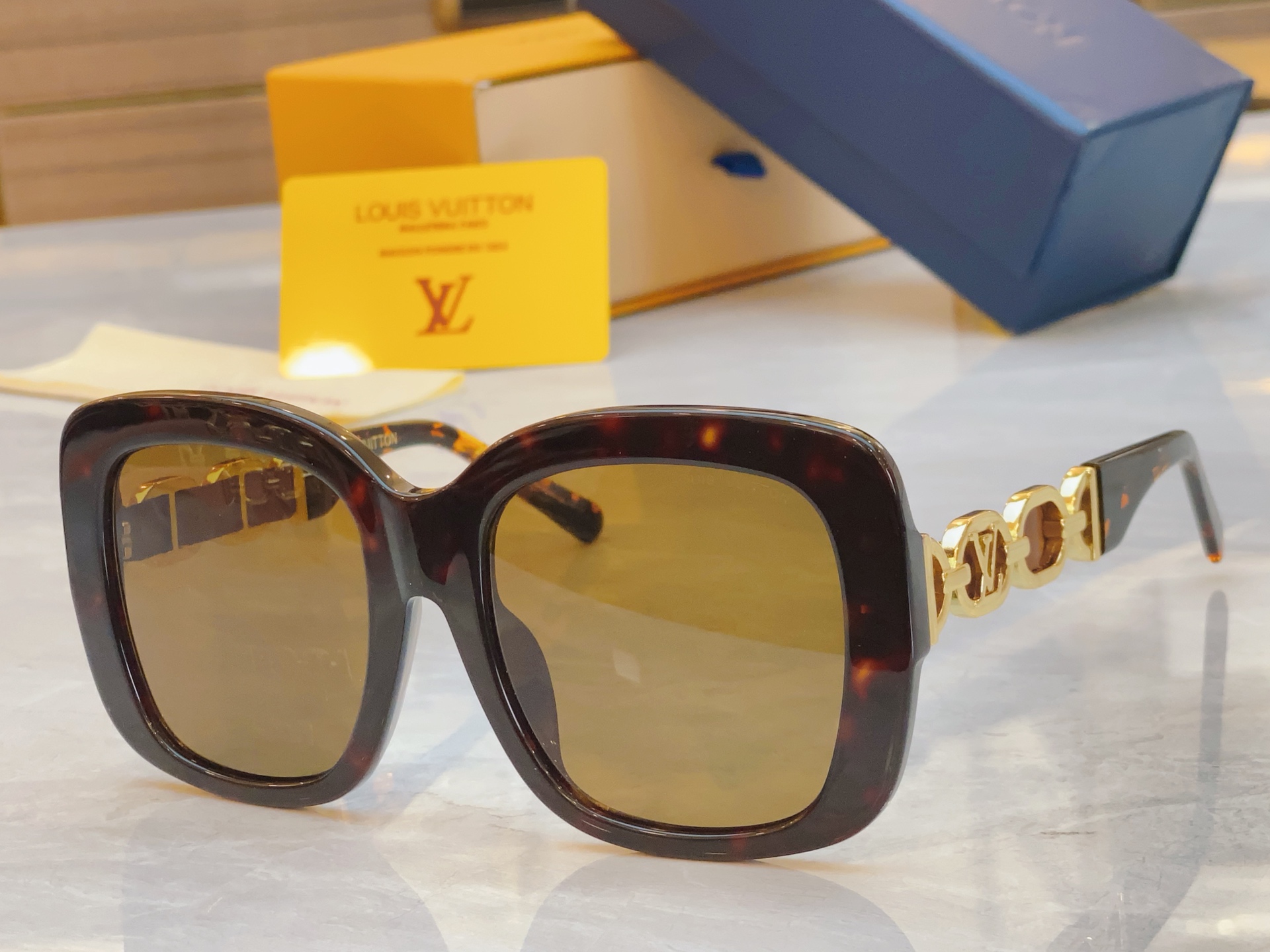 ，【LOUIS VUITTO*】路易*威登新款太阳镜，MODEL：Z2861U，SIZE：51口22-1