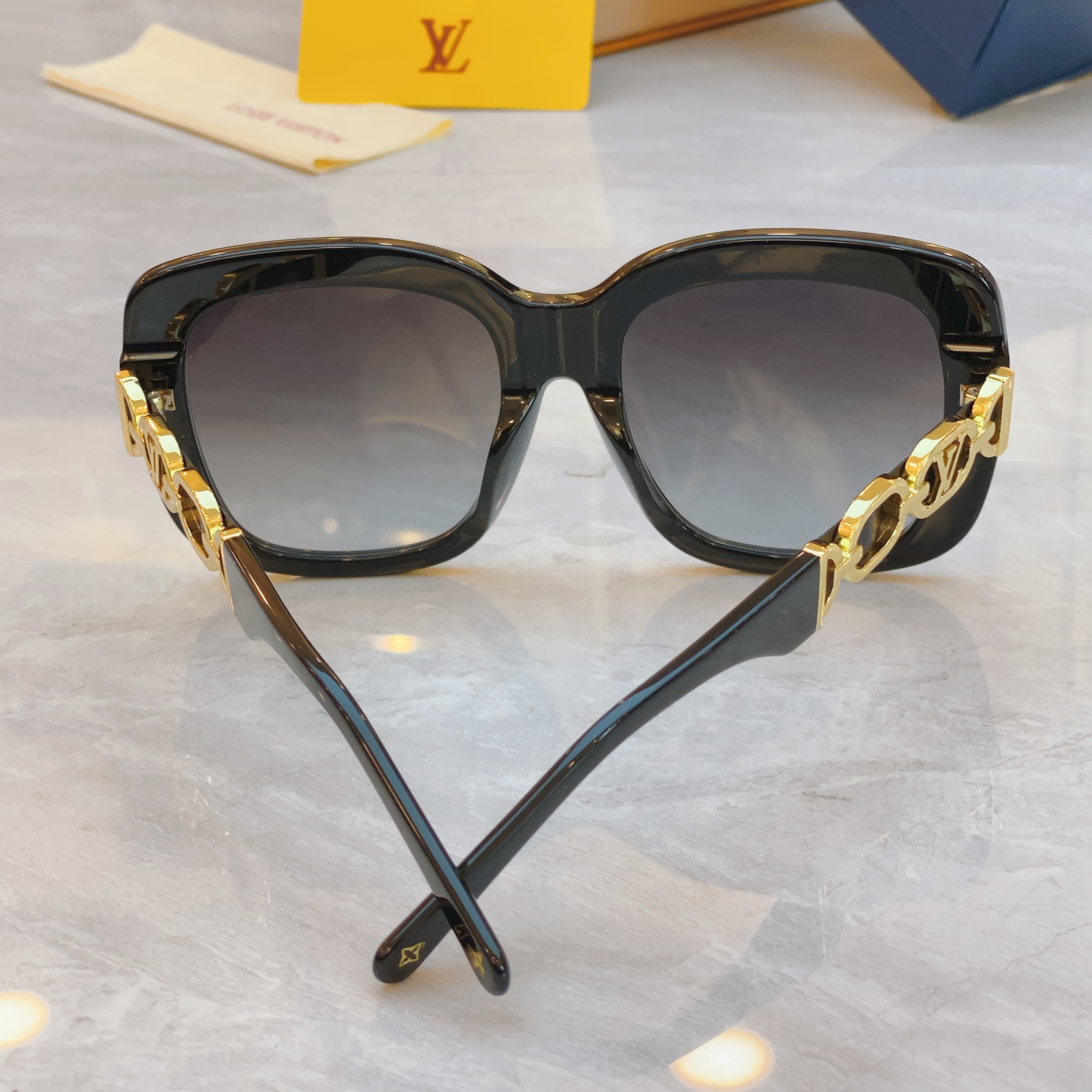 ，【LOUIS VUITTO*】路易*威登新款太阳镜，MODEL：Z2861U，SIZE：51口22-1