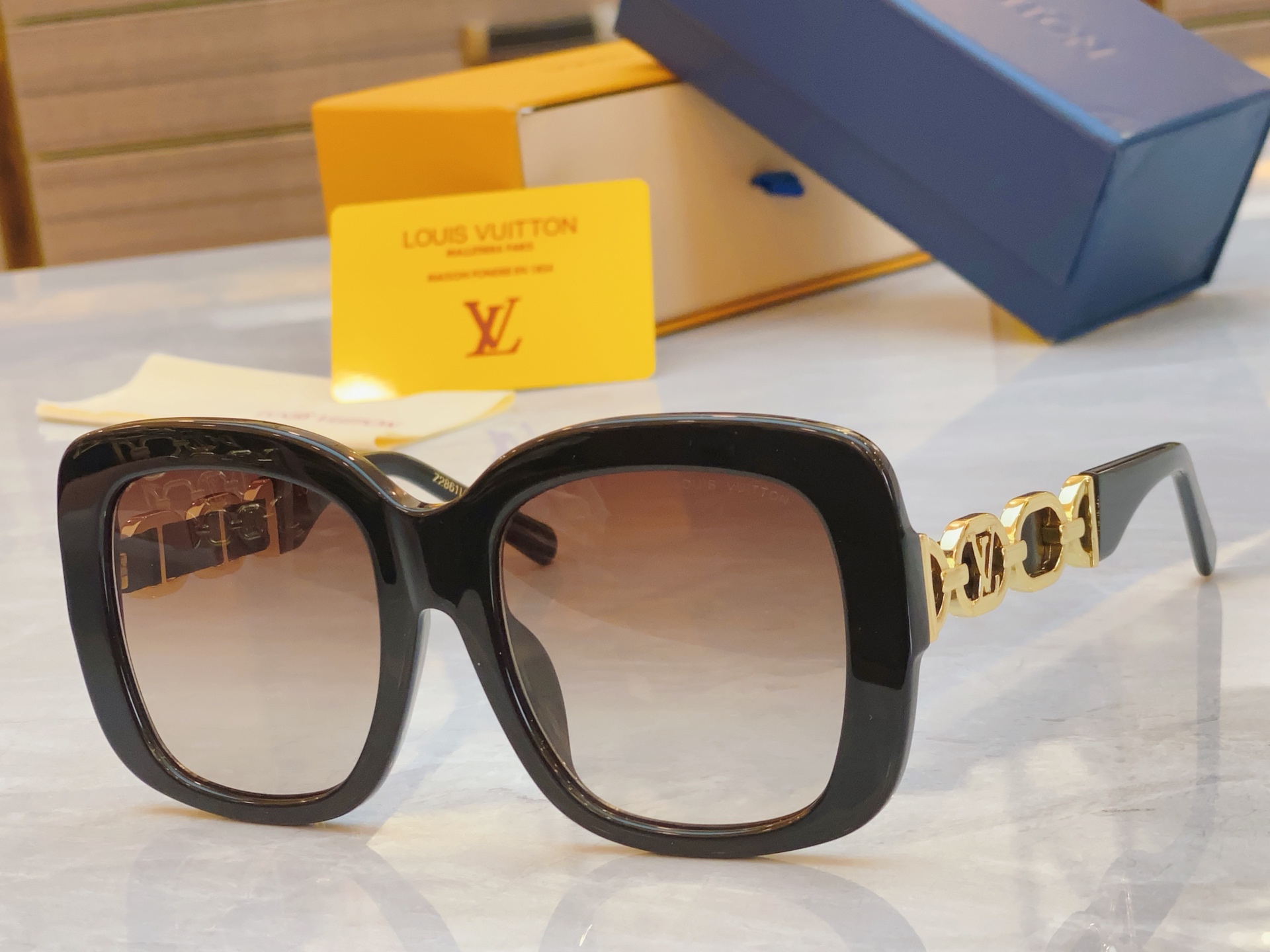 ，【LOUIS VUITTO*】路易*威登新款太阳镜，MODEL：Z2861U，SIZE：51口22-1