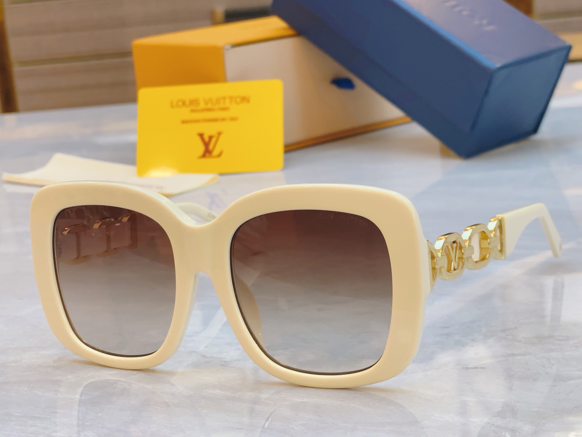 ，【LOUIS VUITTO*】路易*威登新款太阳镜，MODEL：Z2861U，SIZE：51口22-1
