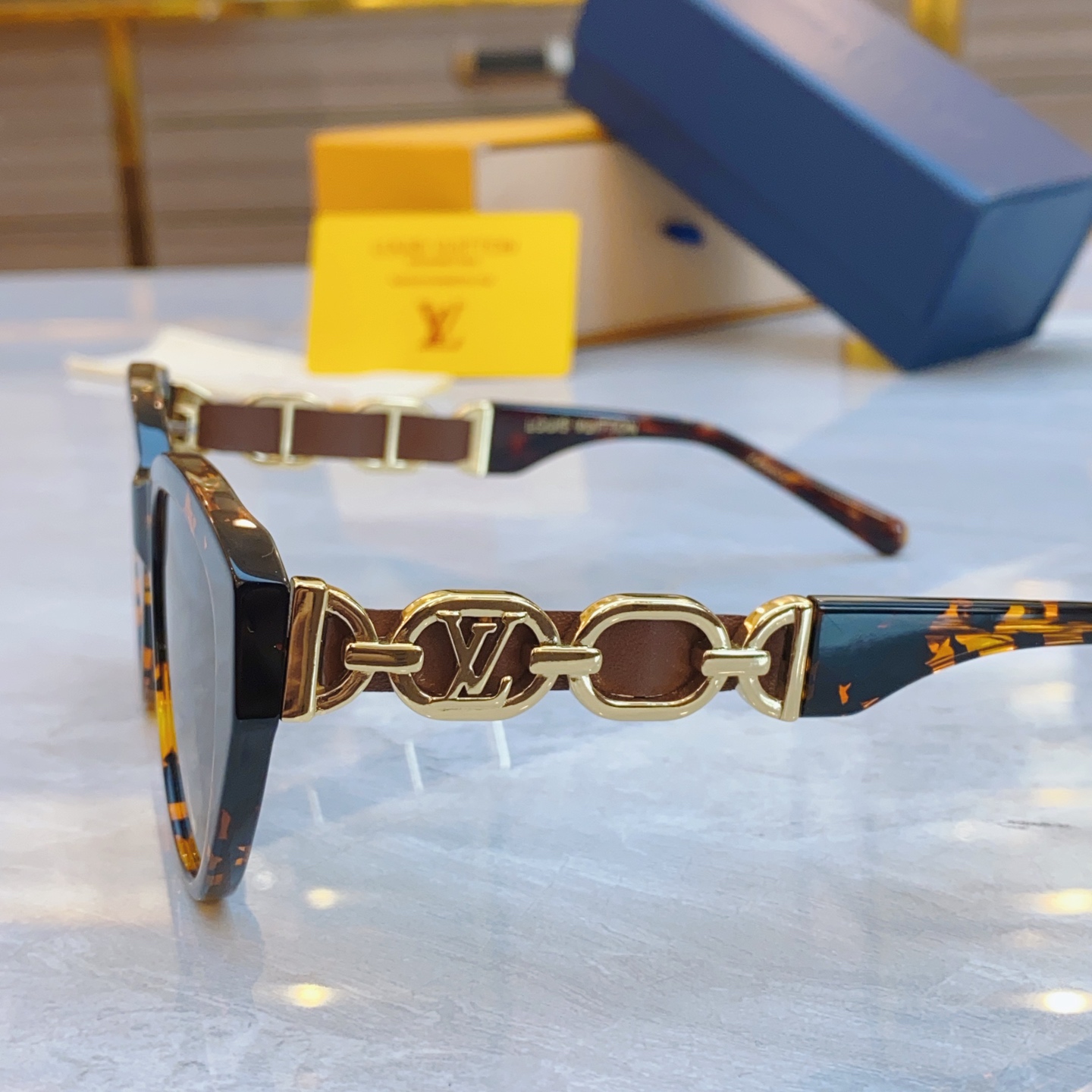 ，【LOUIS VUITTO*】路易*威登新款太阳镜，MODEL：Z2640U，SIZE：54口20-1